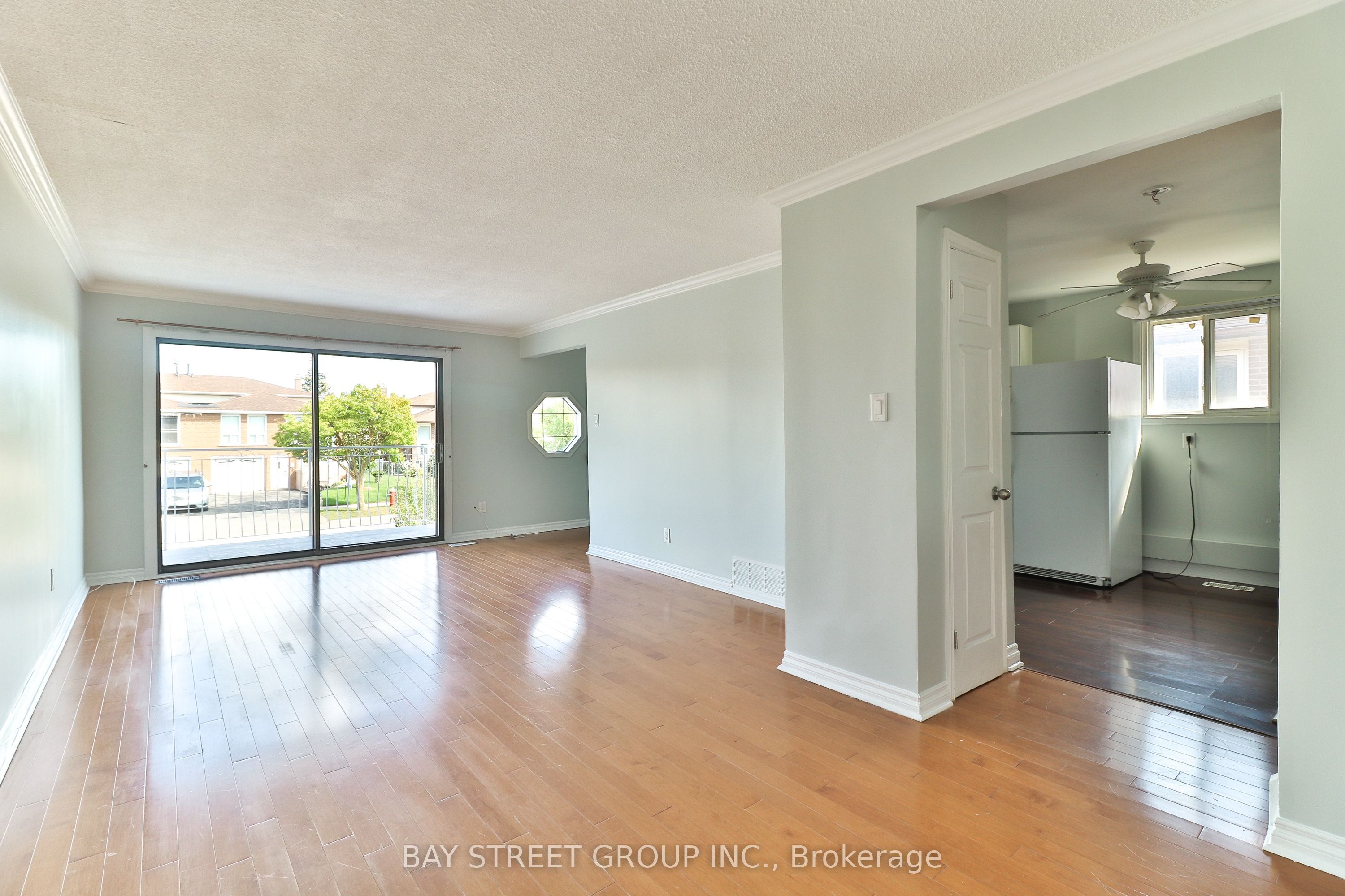 489 Fergo Avenue Upper Unit Property Photo 8