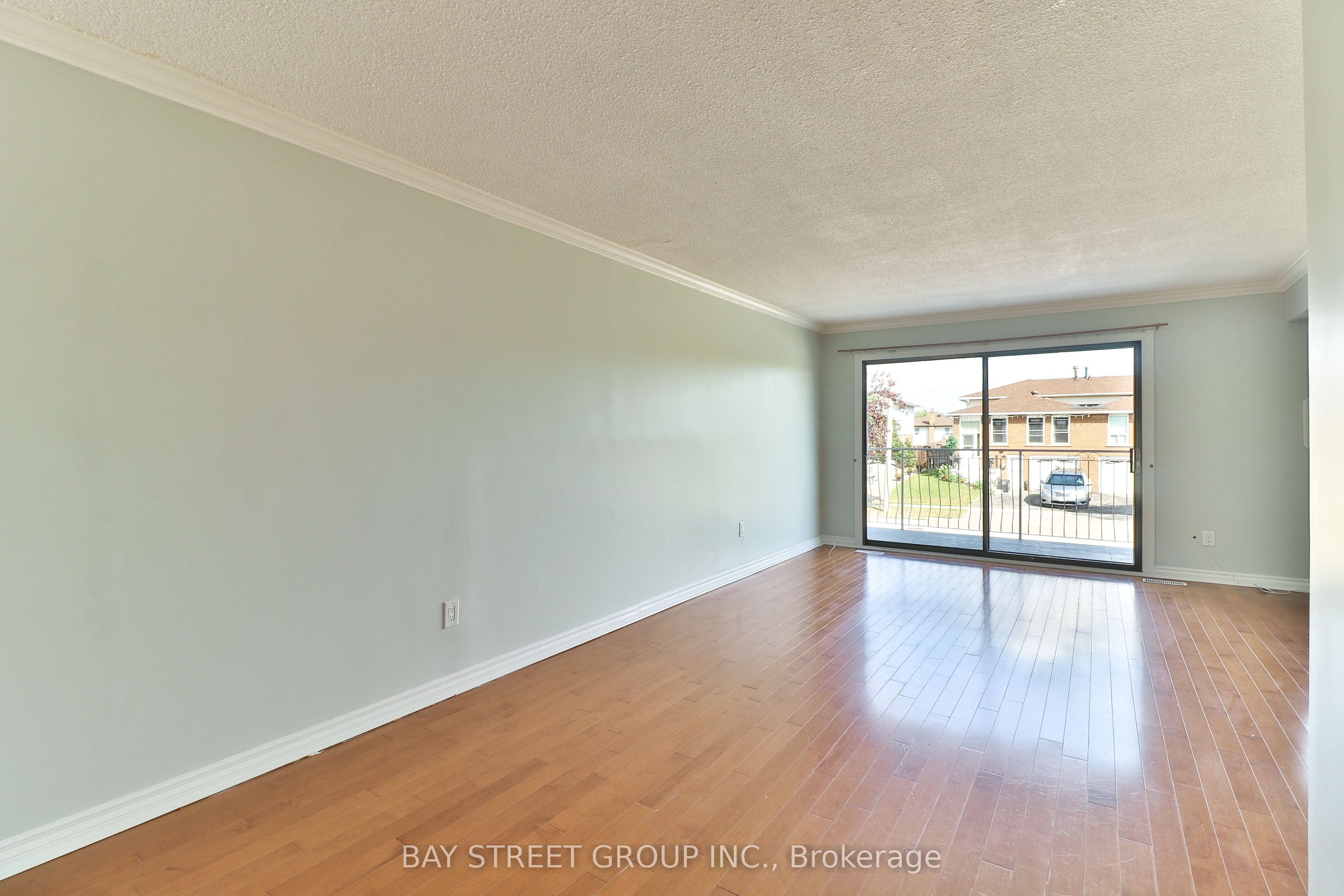 489 Fergo Avenue Upper Unit Property Photo 9