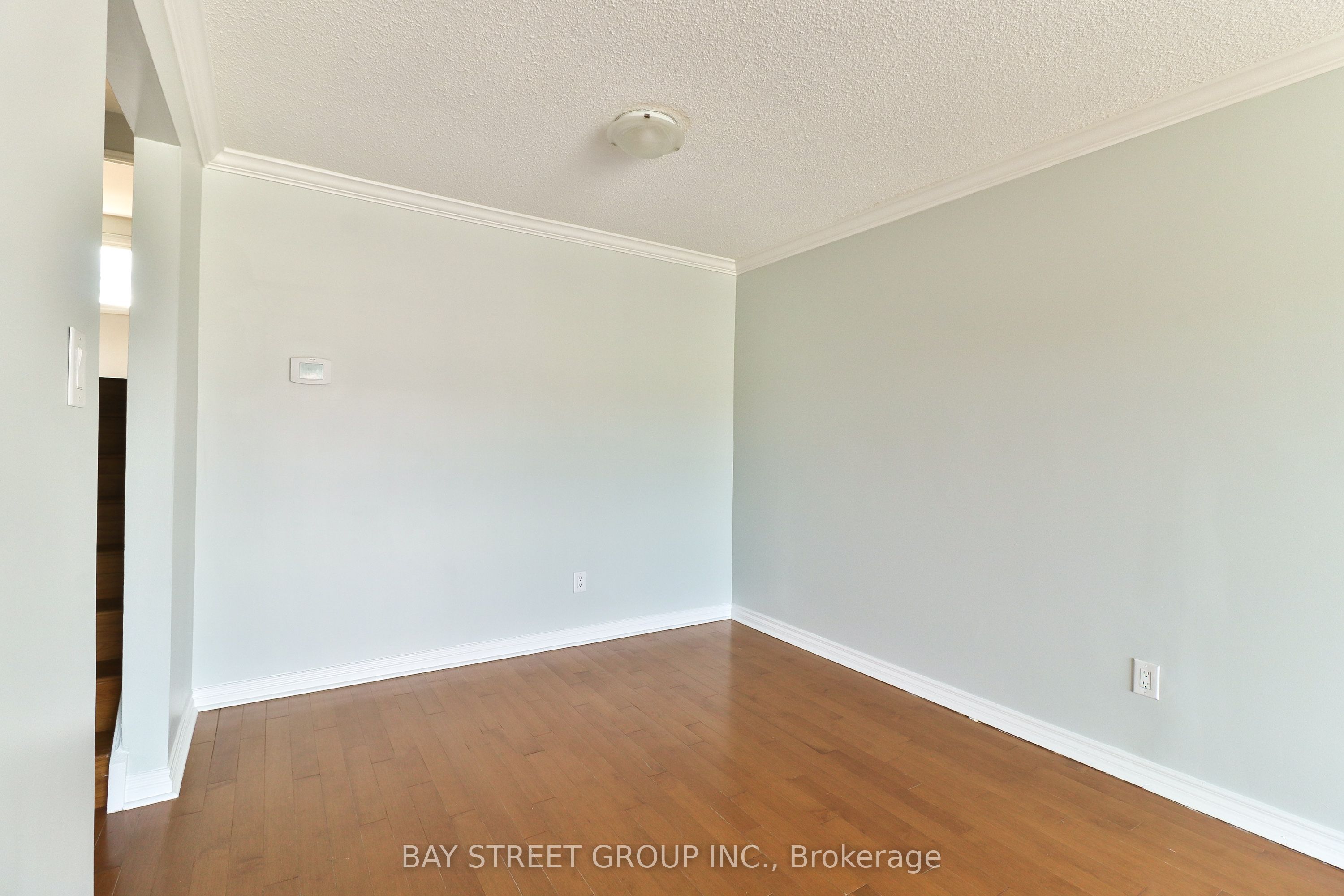 489 Fergo Avenue Upper Unit Property Photo 10