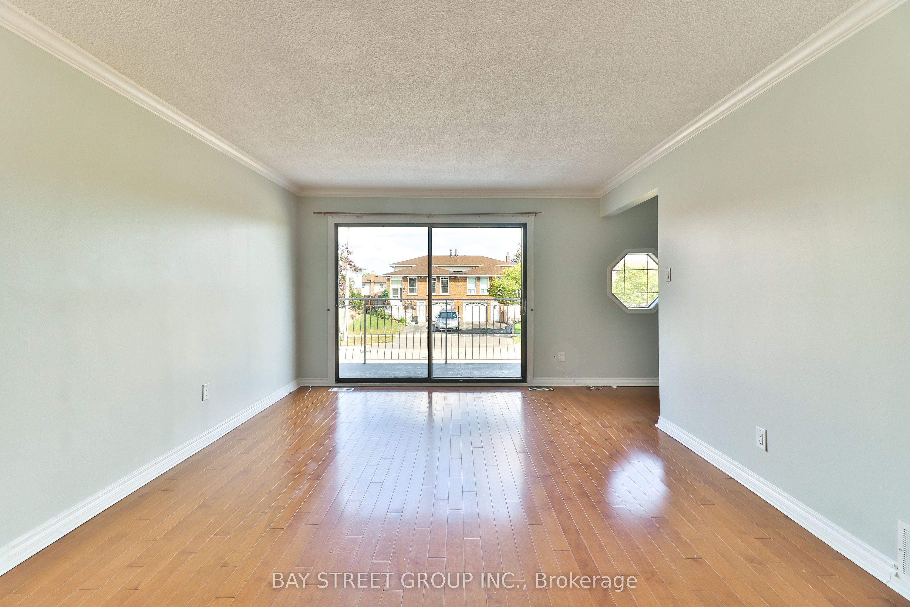 489 Fergo Avenue Upper Unit Property Photo 11