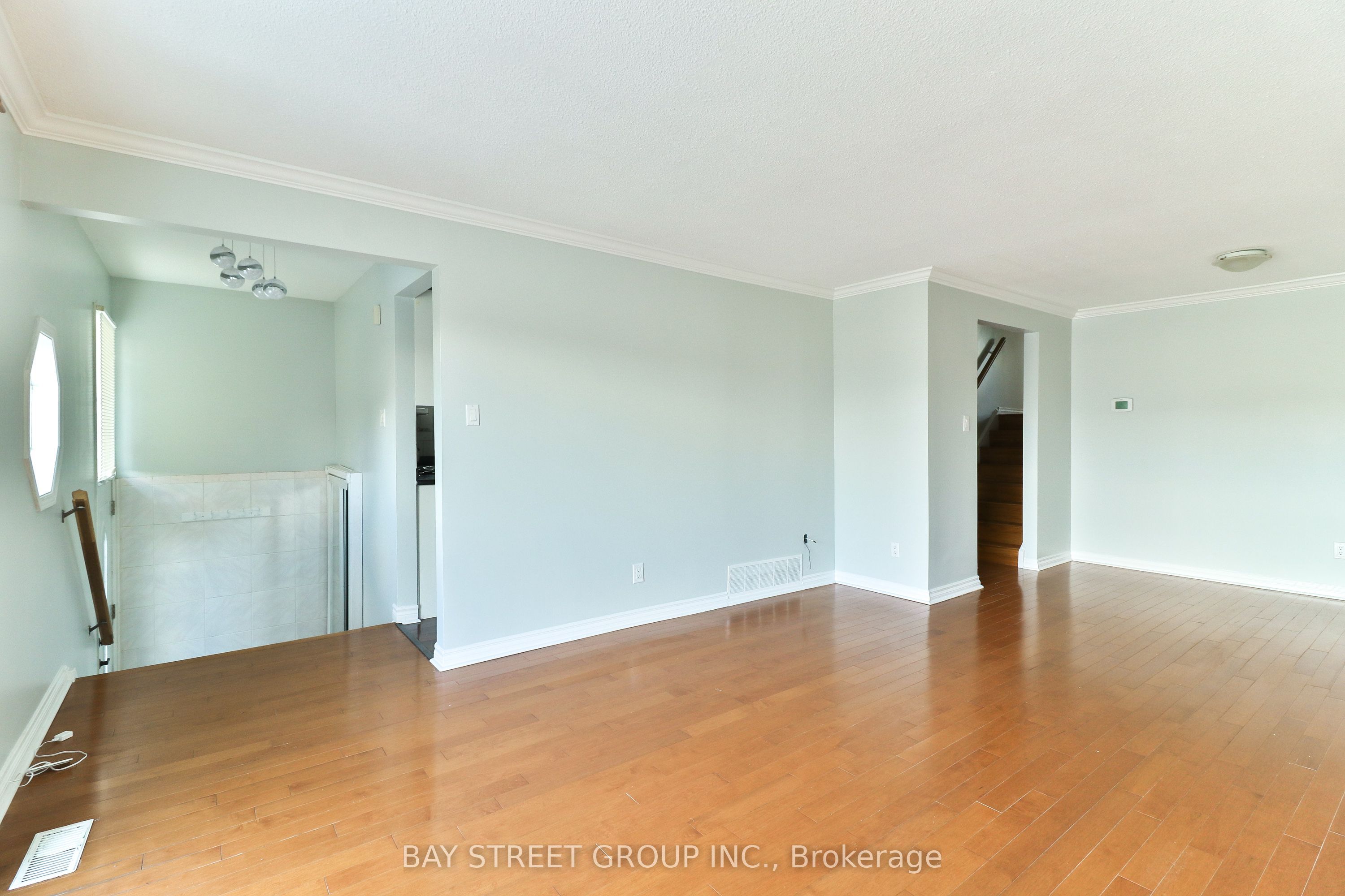 489 Fergo Avenue Upper Unit Property Photo 13
