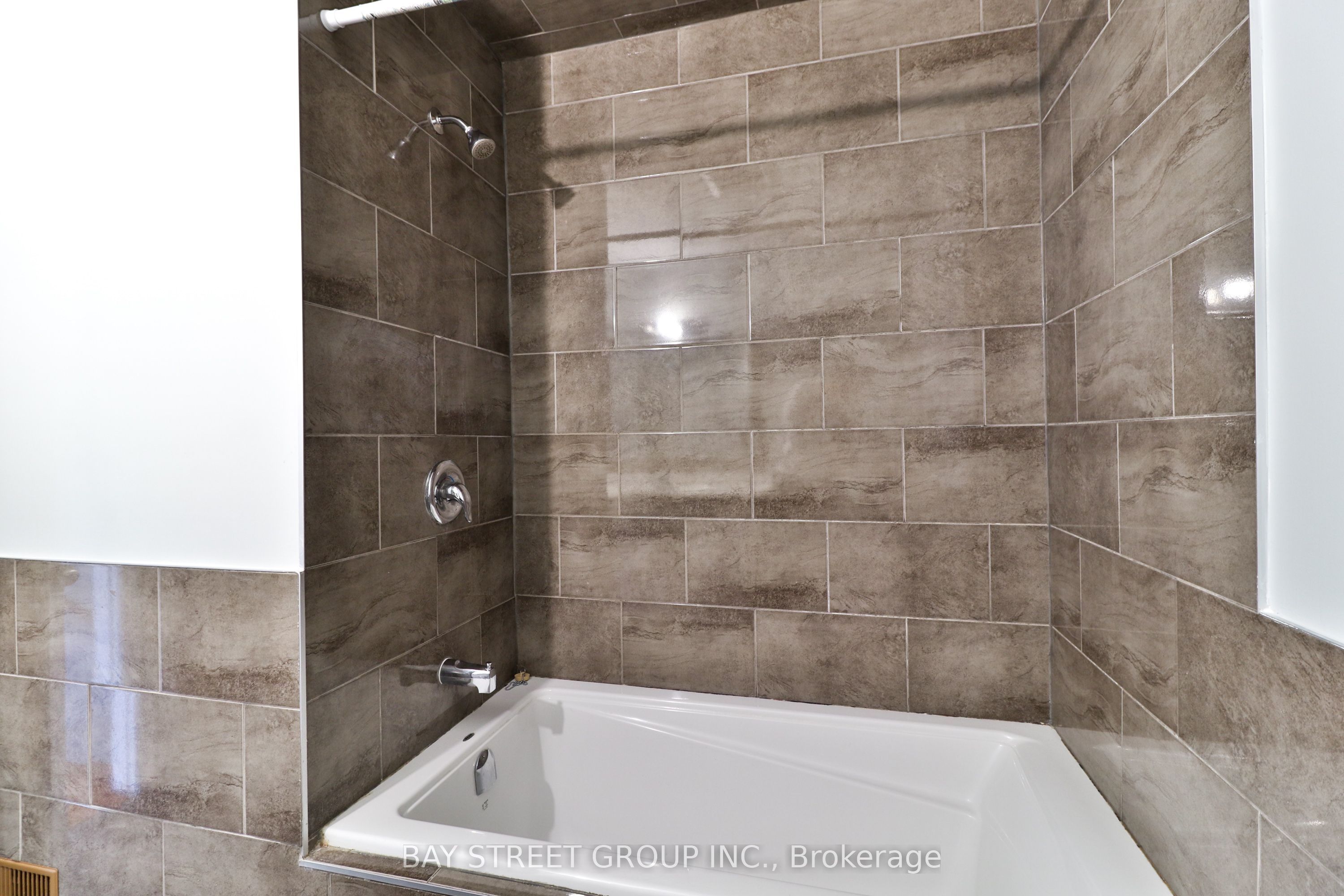 489 Fergo Avenue Upper Unit Property Photo 17