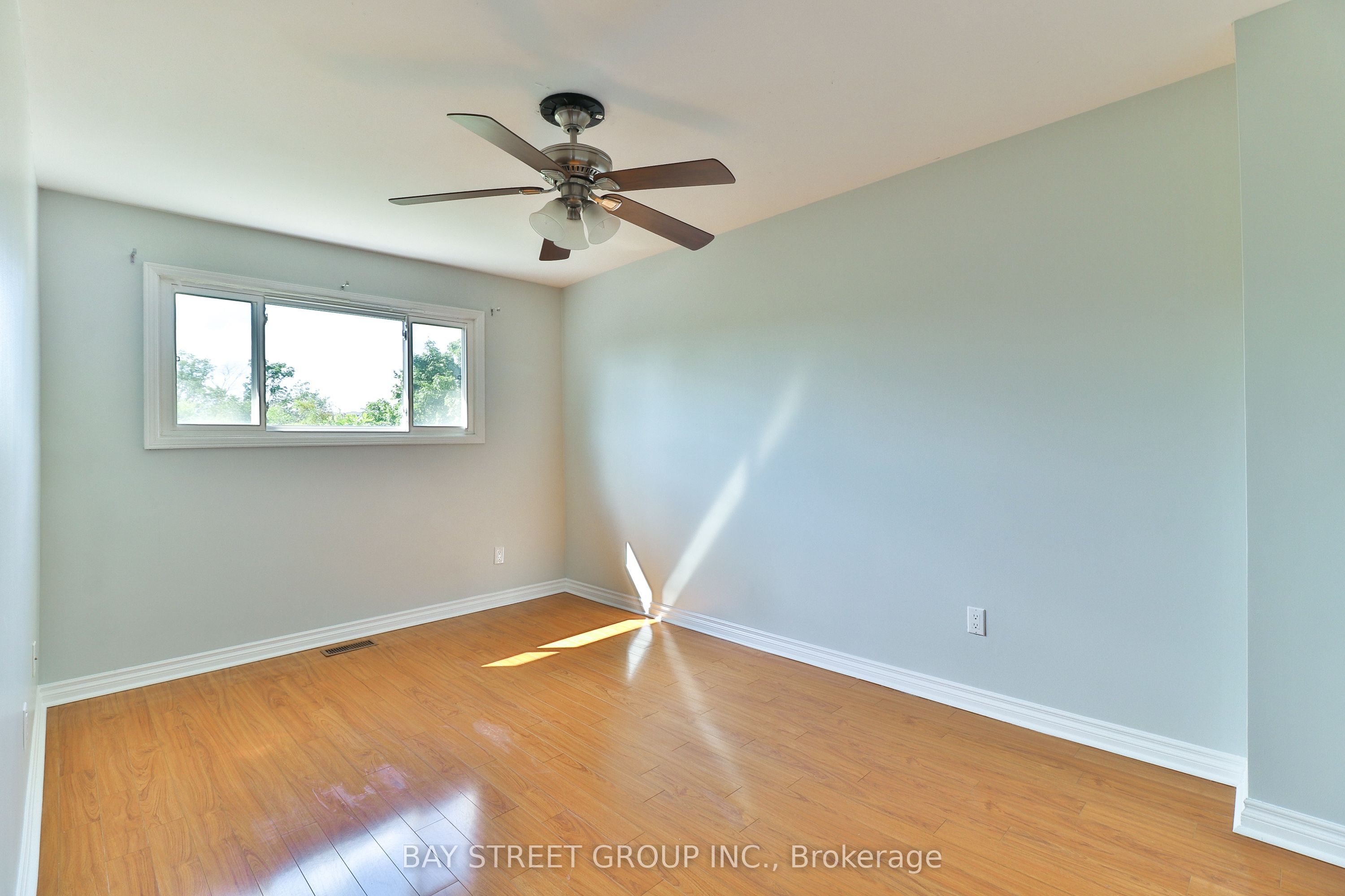 489 Fergo Avenue Upper Unit Property Photo 18