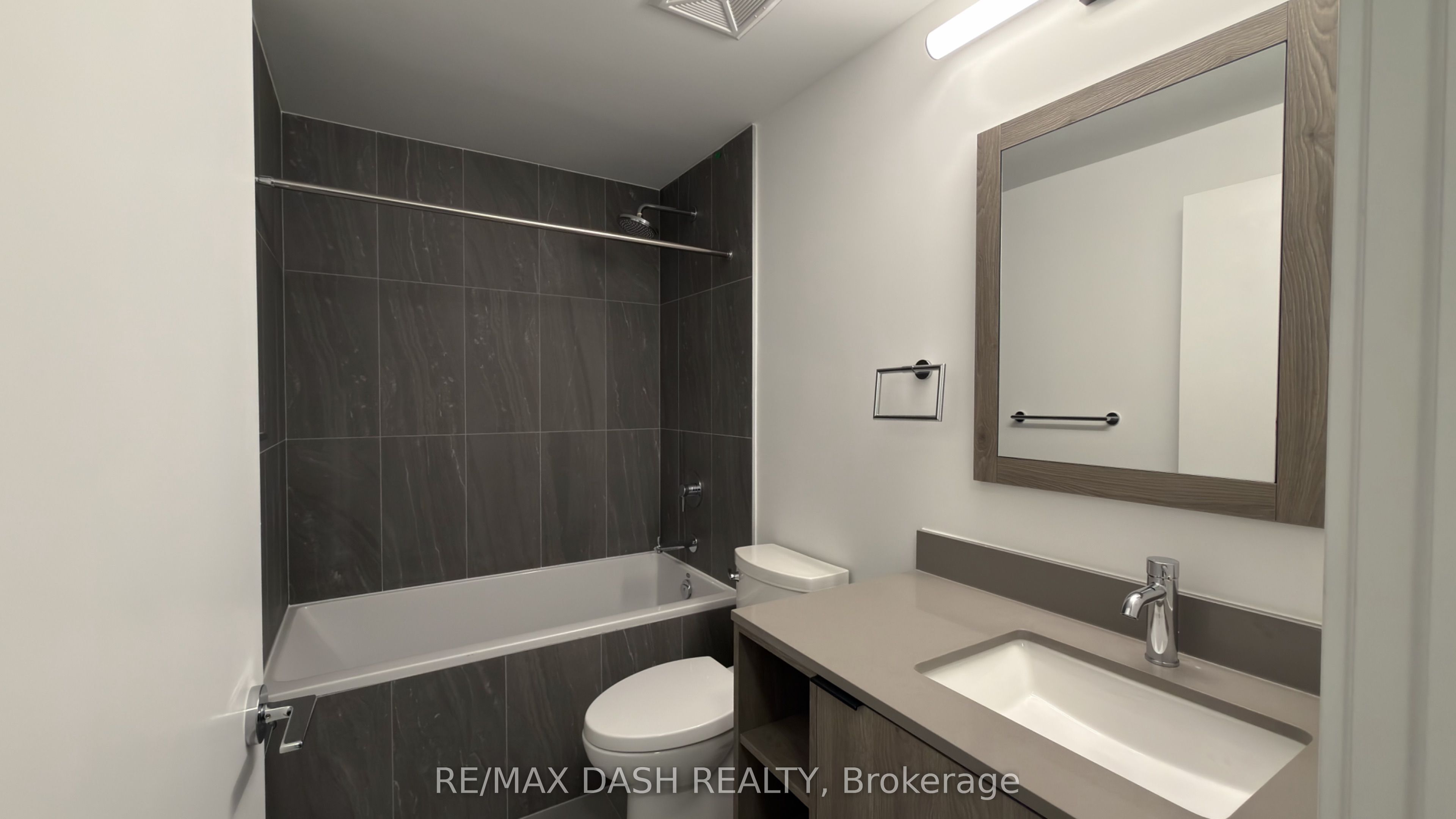 1007 The Queensway Avenue 316 Property Photo 3