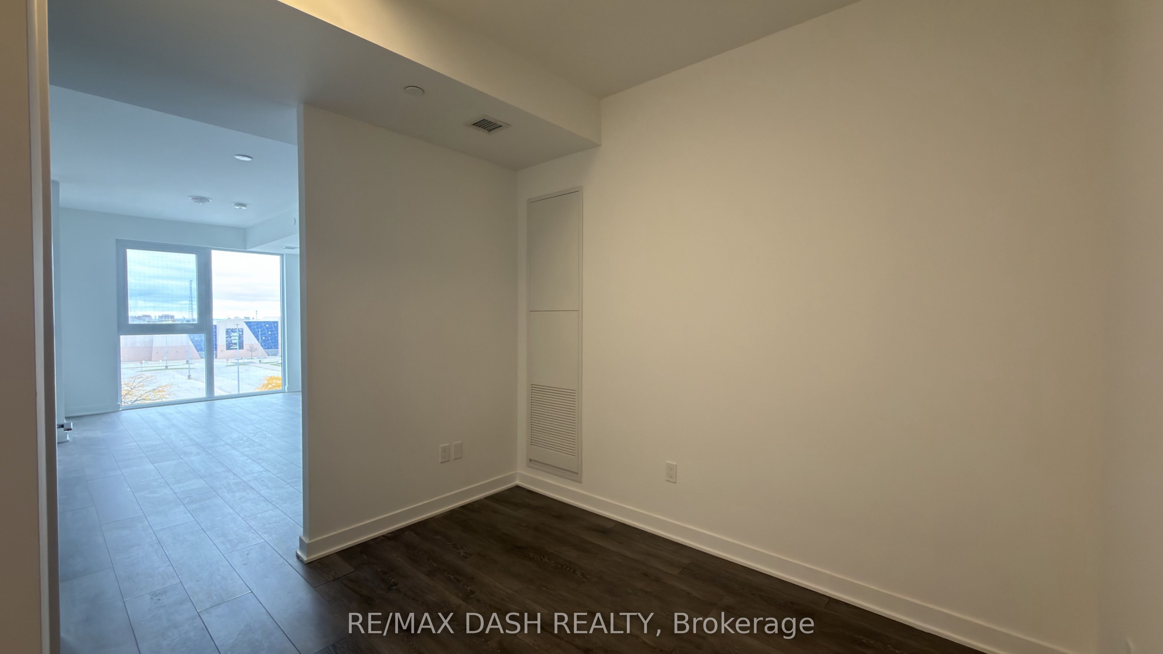 1007 The Queensway Avenue 316 Property Photo 4