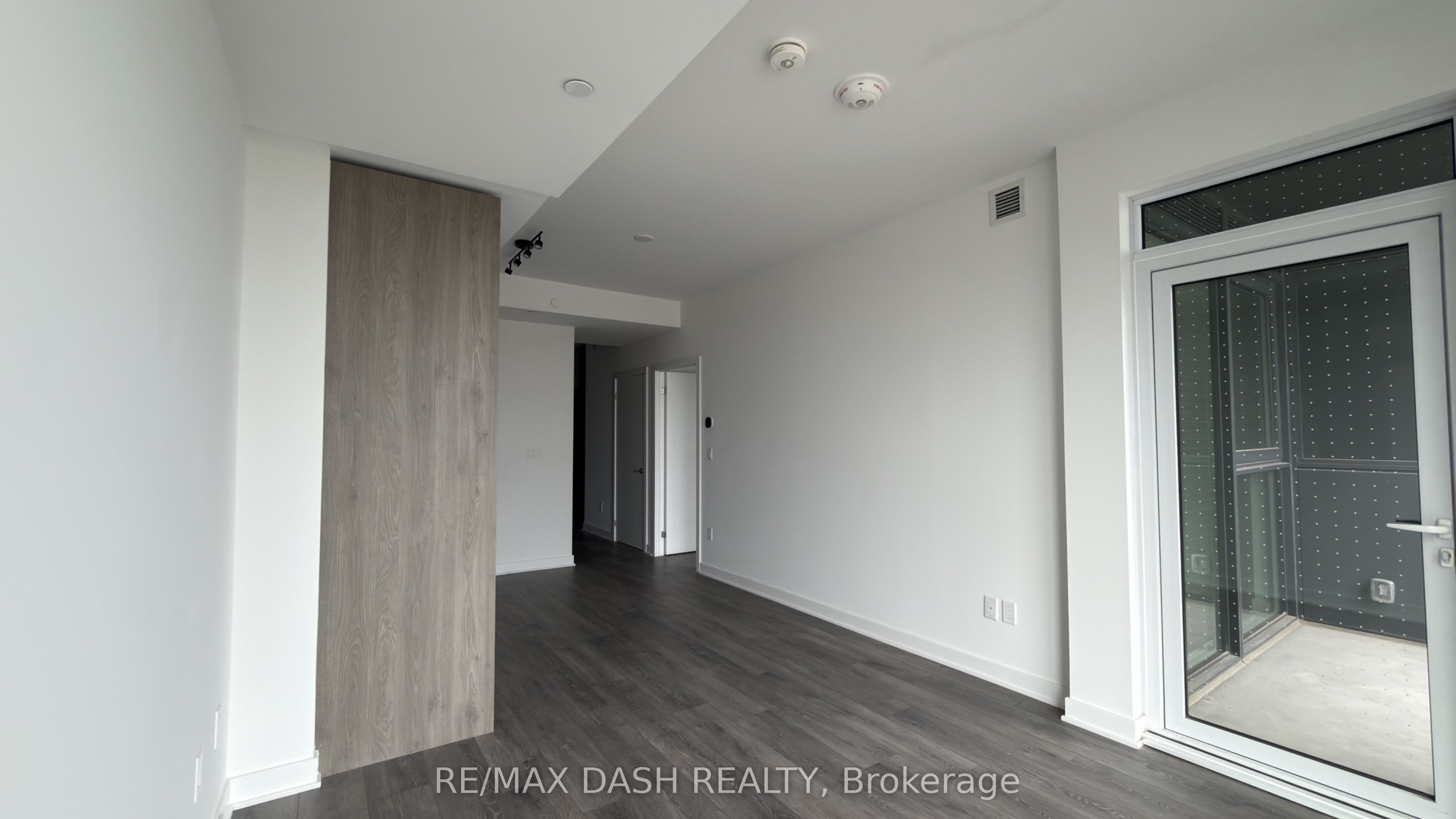 1007 The Queensway Avenue 316 Property Photo 8