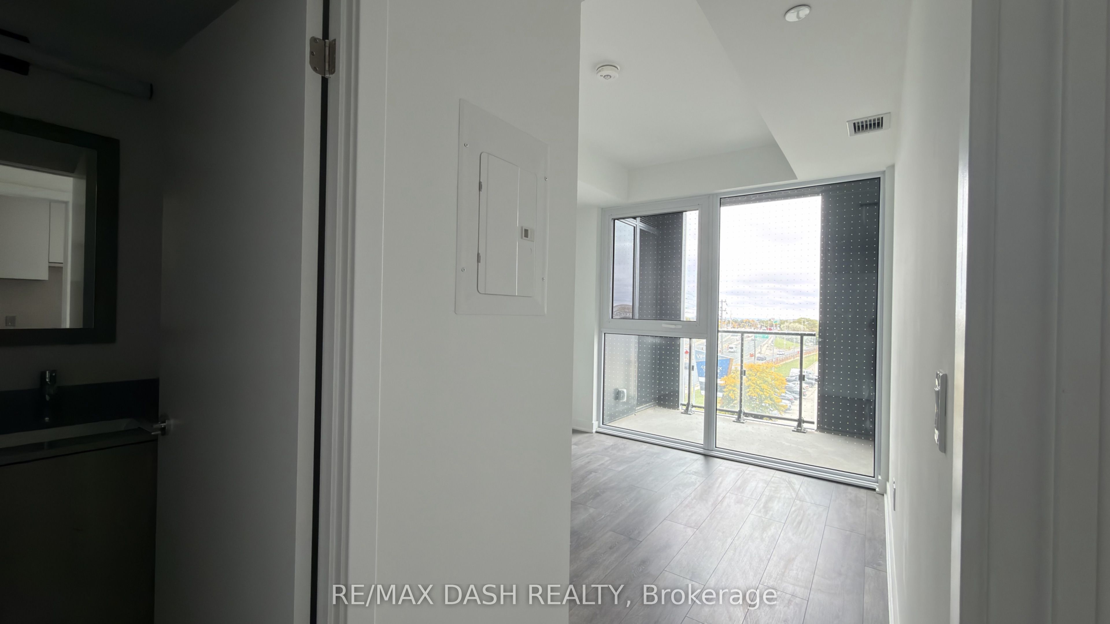 1007 The Queensway Avenue 316 Property Photo 11