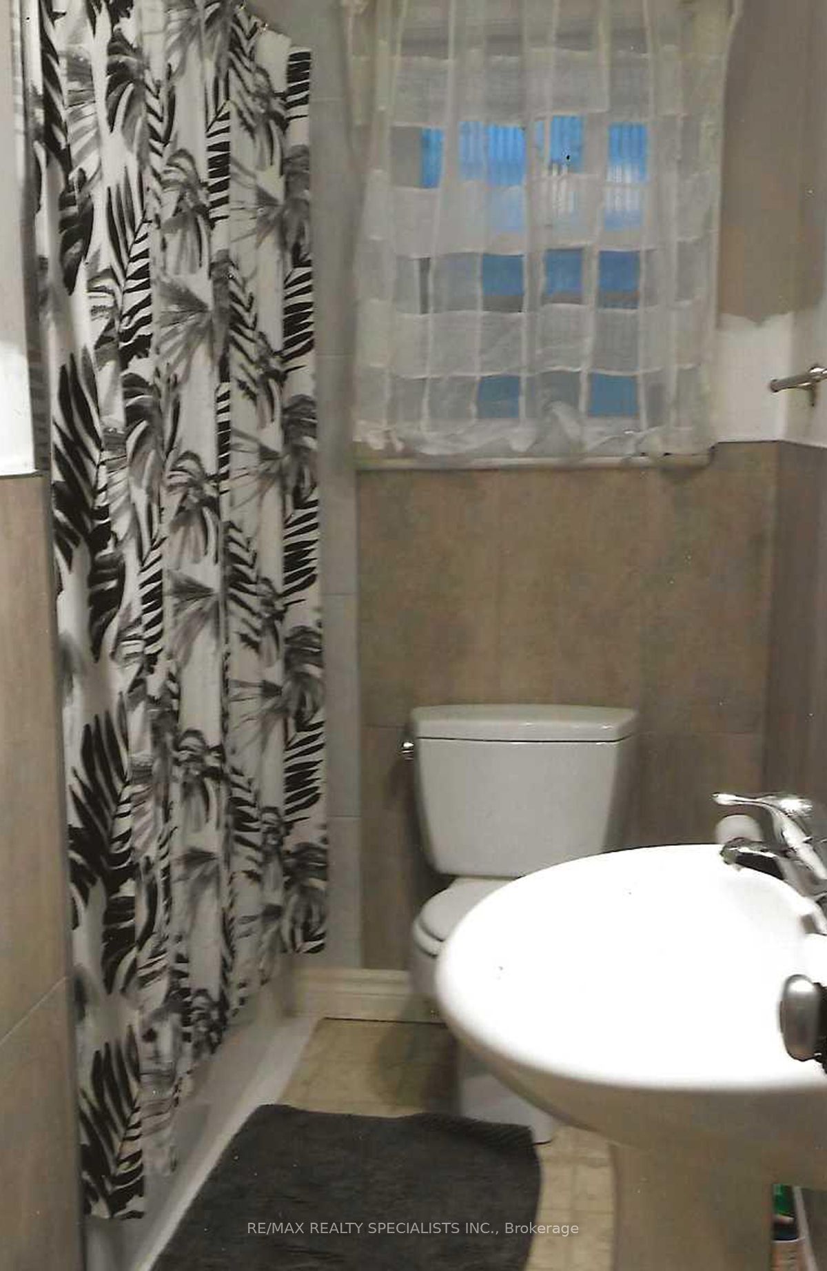16 Wellington Street E Property Photo 6