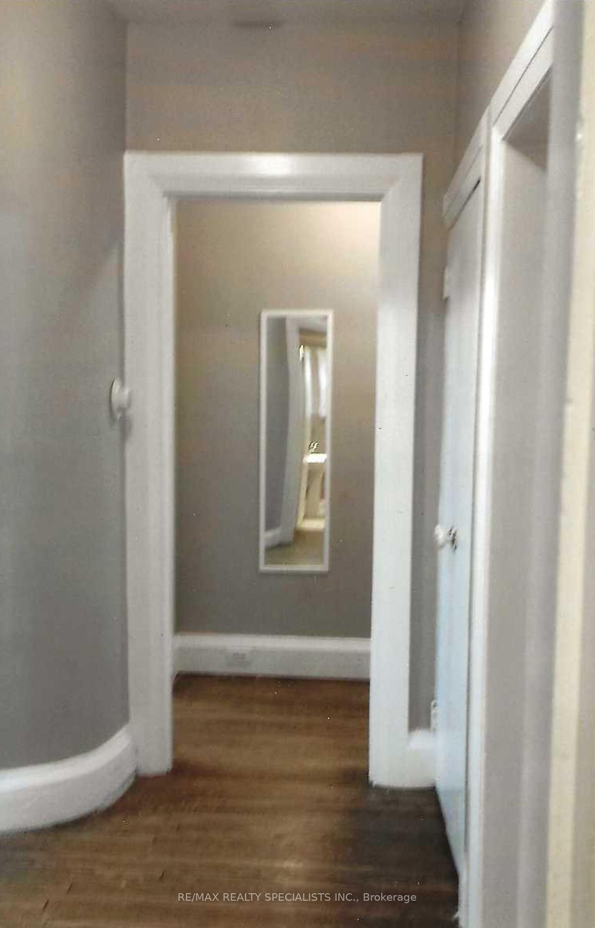 16 Wellington Street E Property Photo 12