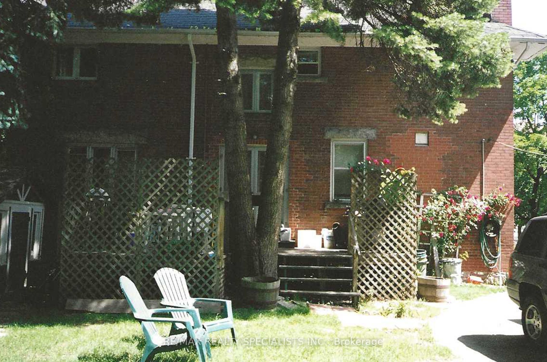 16 Wellington Street E Property Photo 16