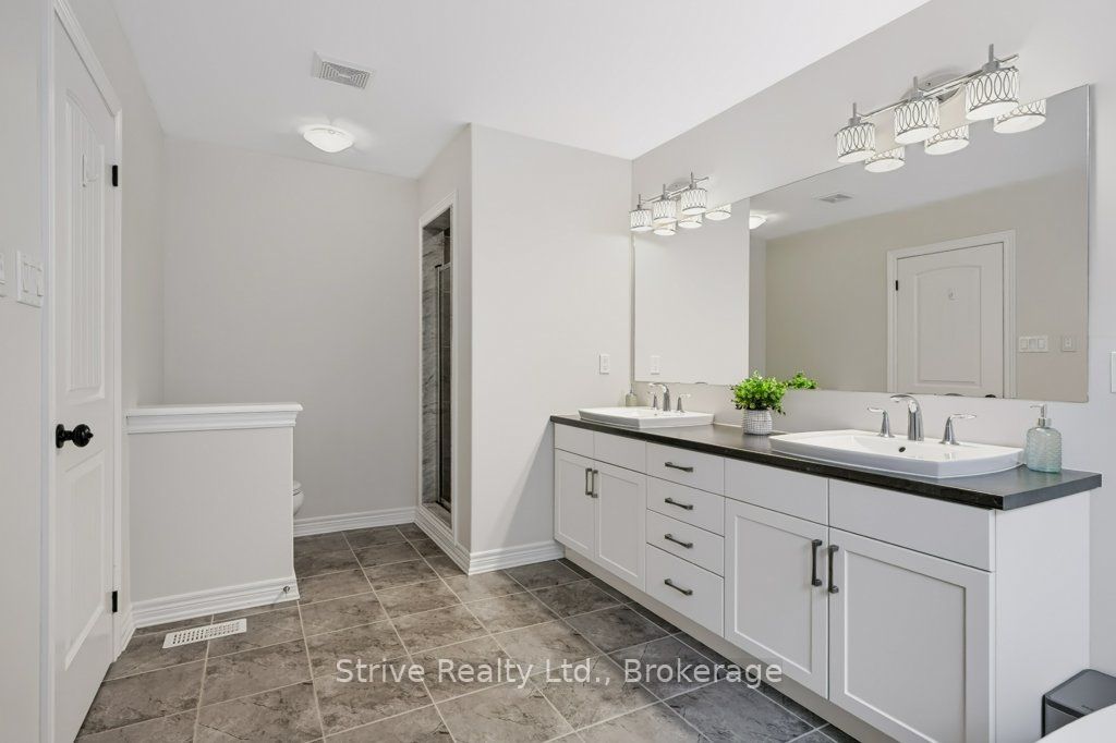 33 Wardlaw Avenue Property Photo 23