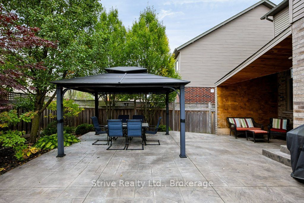 33 Wardlaw Avenue Property Photo 31