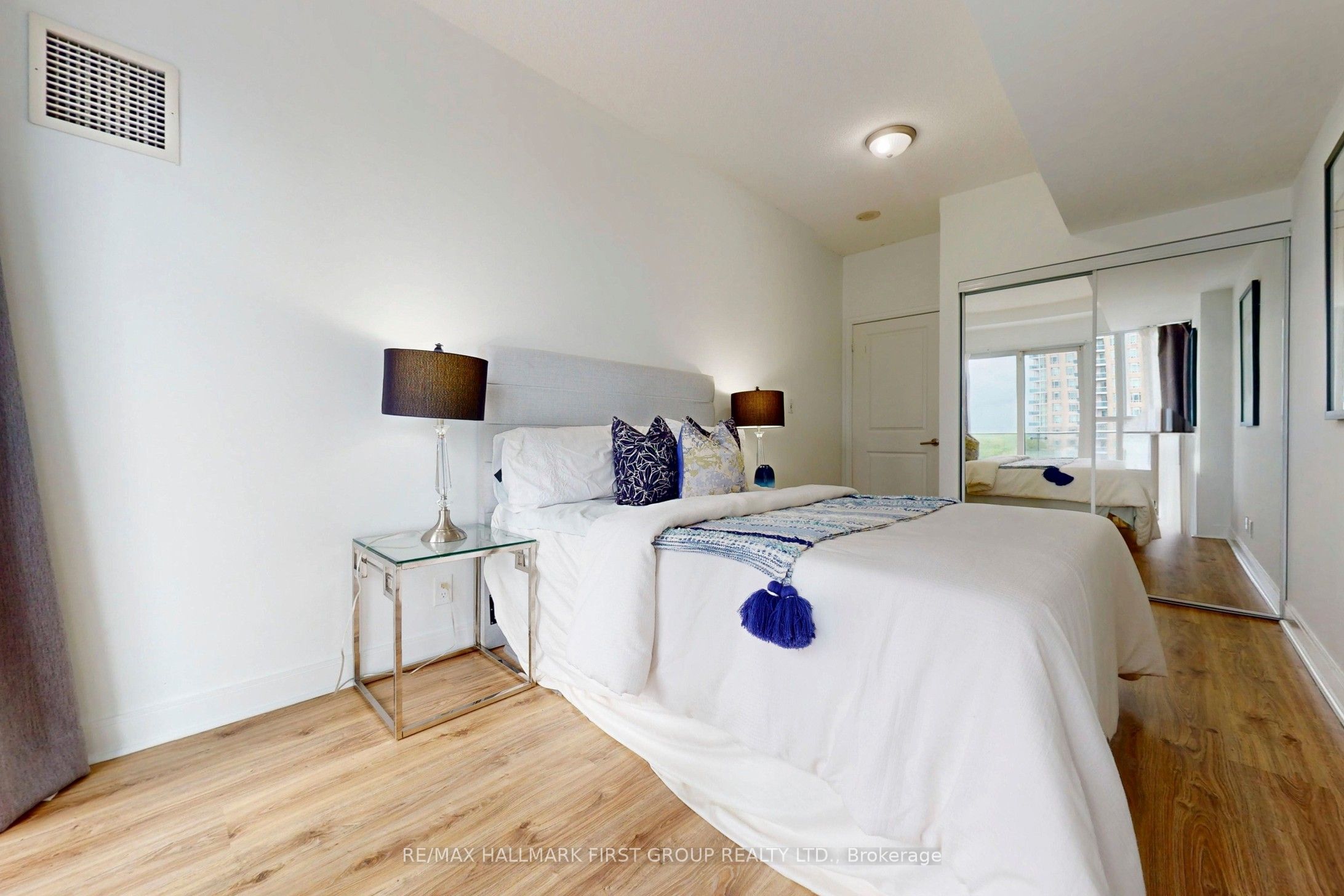 50 Absolute Avenue 603 Property Photo 18