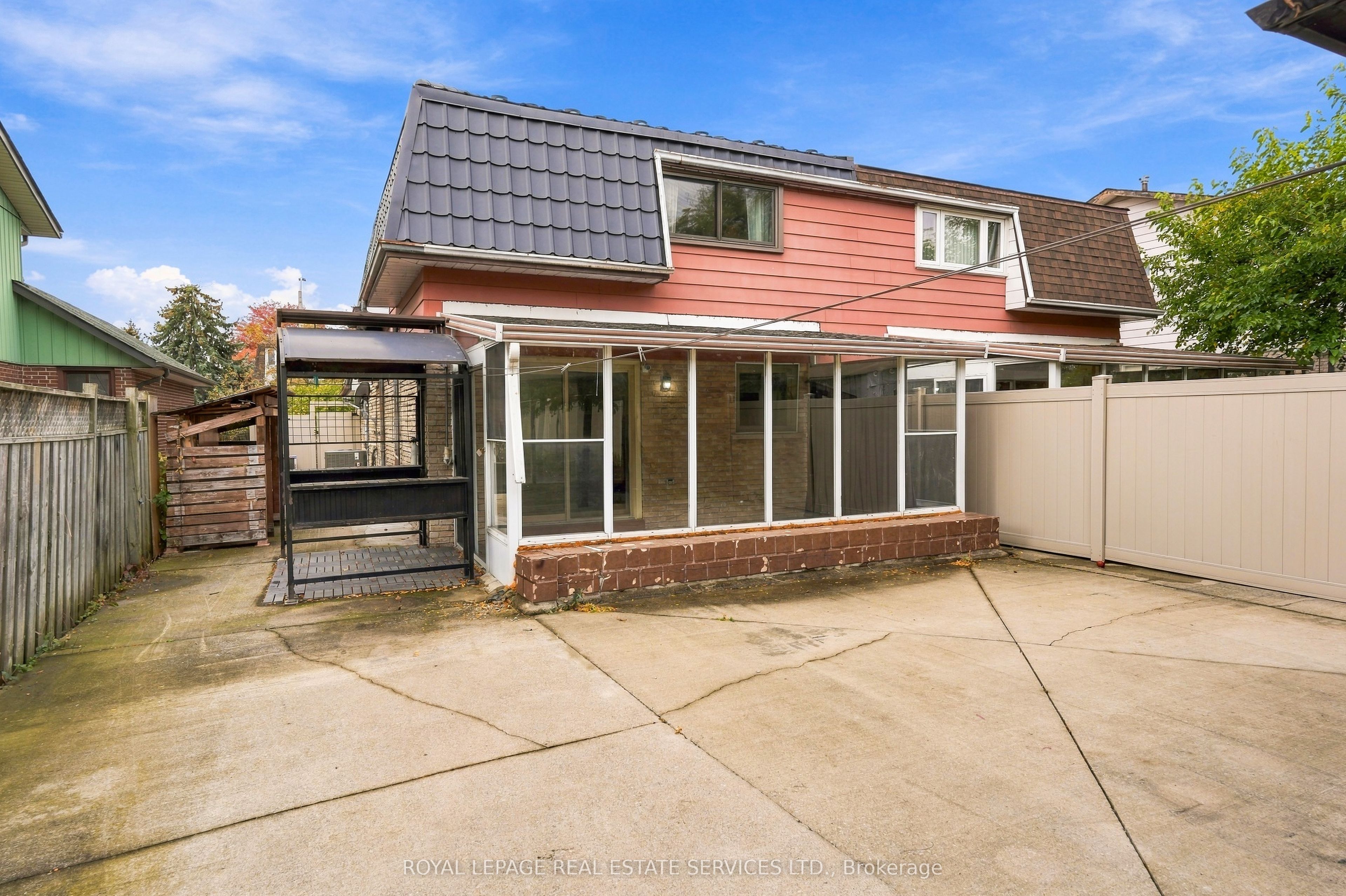 7179 Delmonte Crescent Property Photo 16