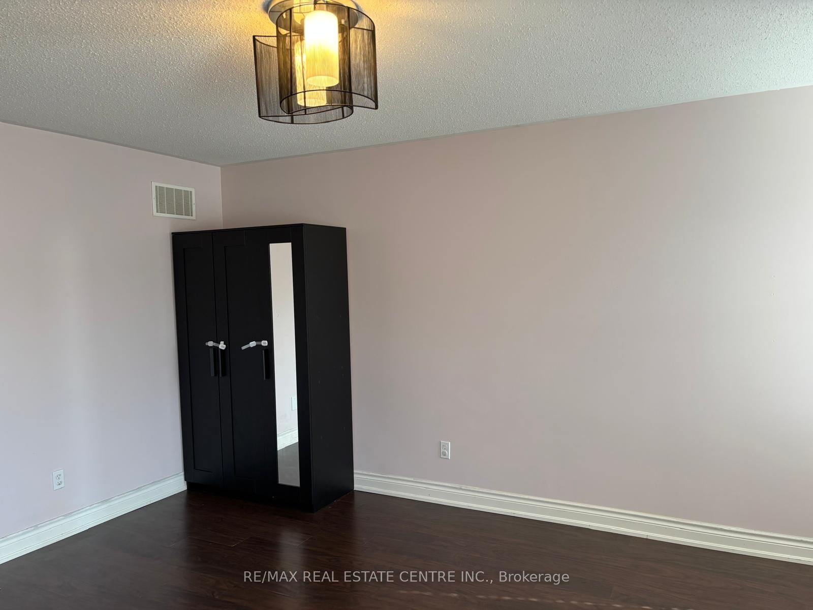 5496 Meadowcrest Avenue Main Property Photo 15