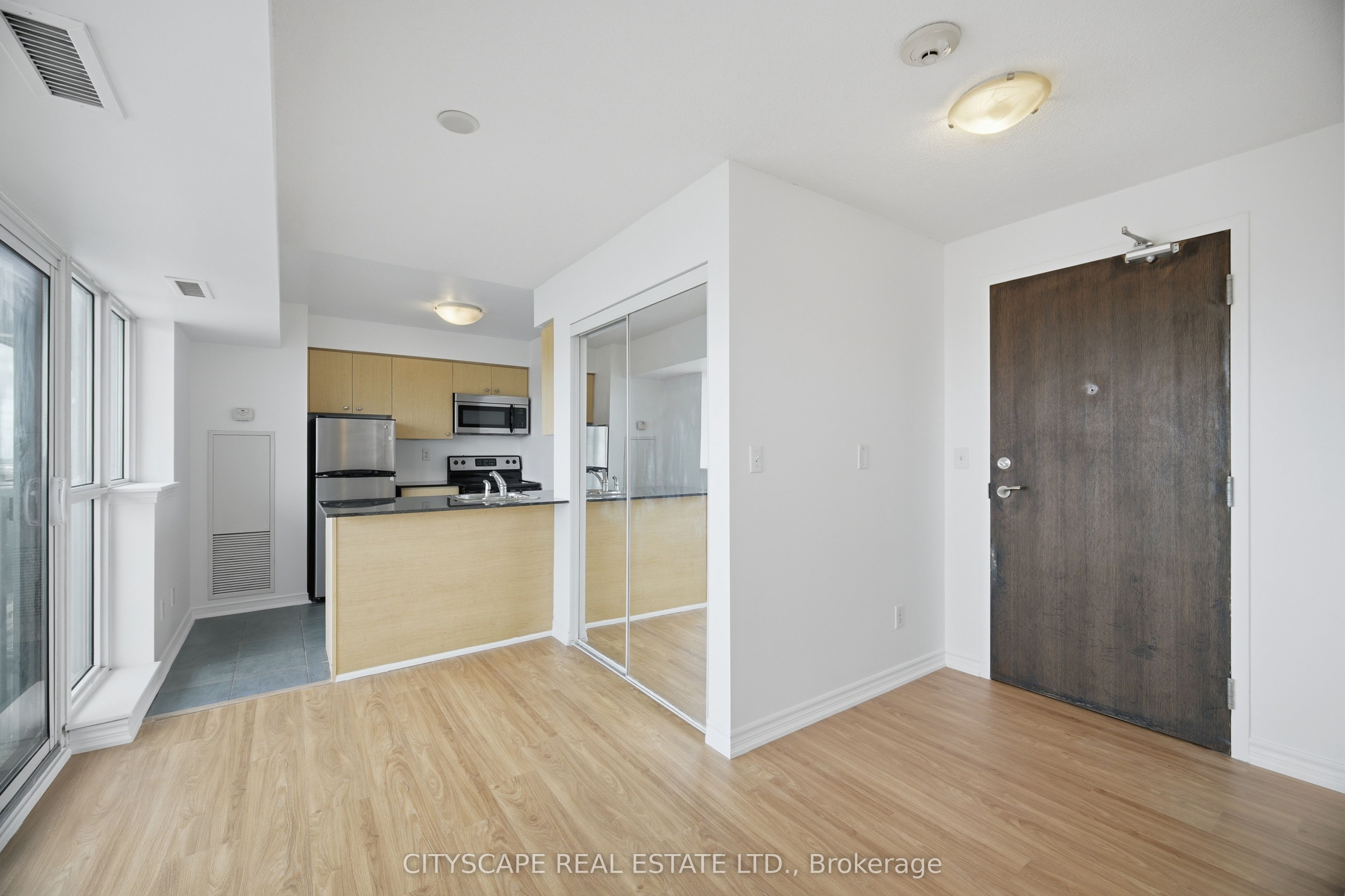 215 Queen Street E 1601 Property Photo 7