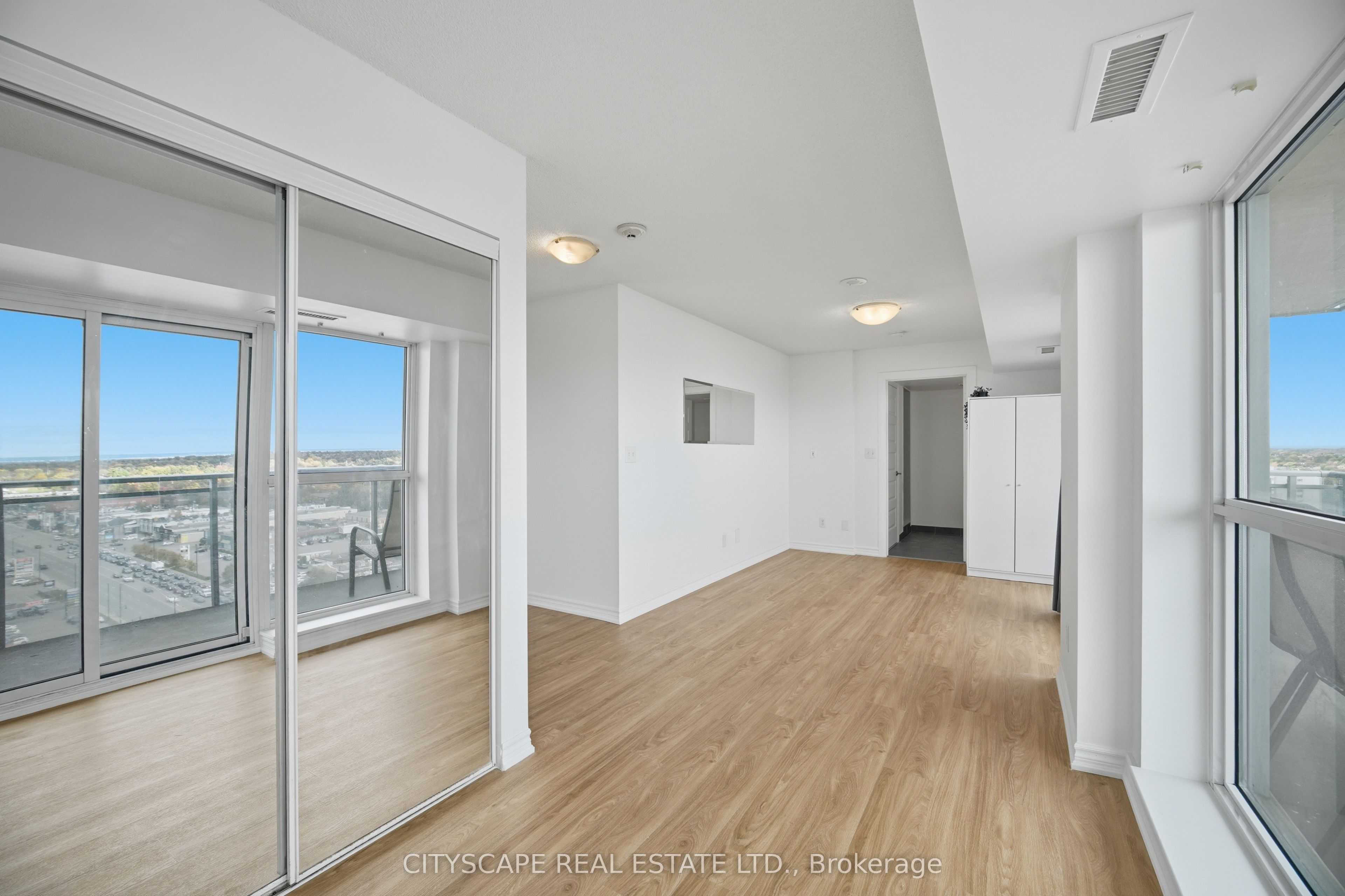 215 Queen Street E 1601 Property Photo 8