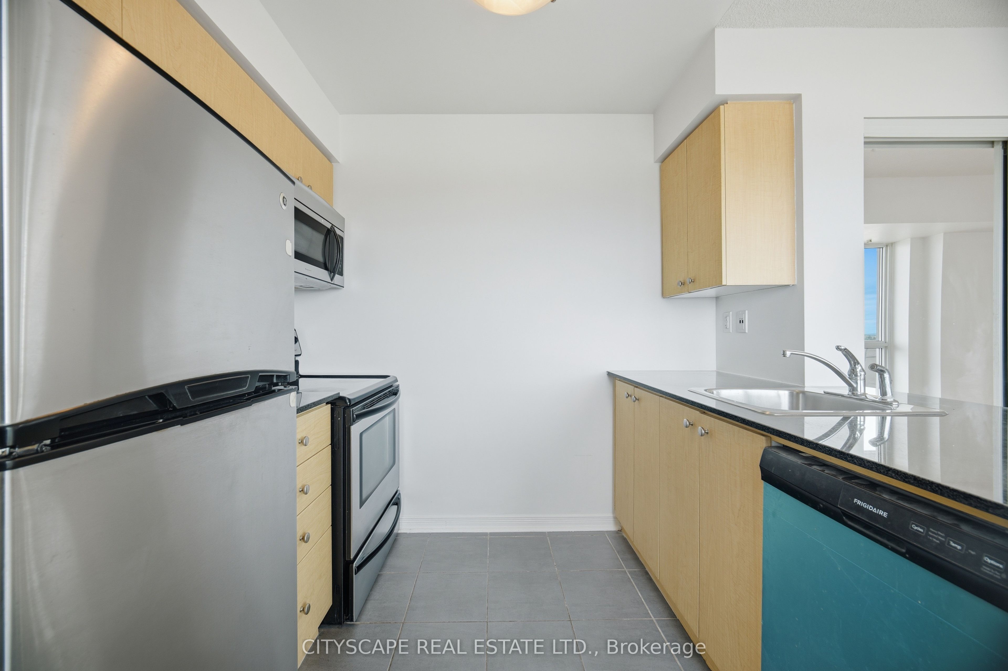 215 Queen Street E 1601 Property Photo 12