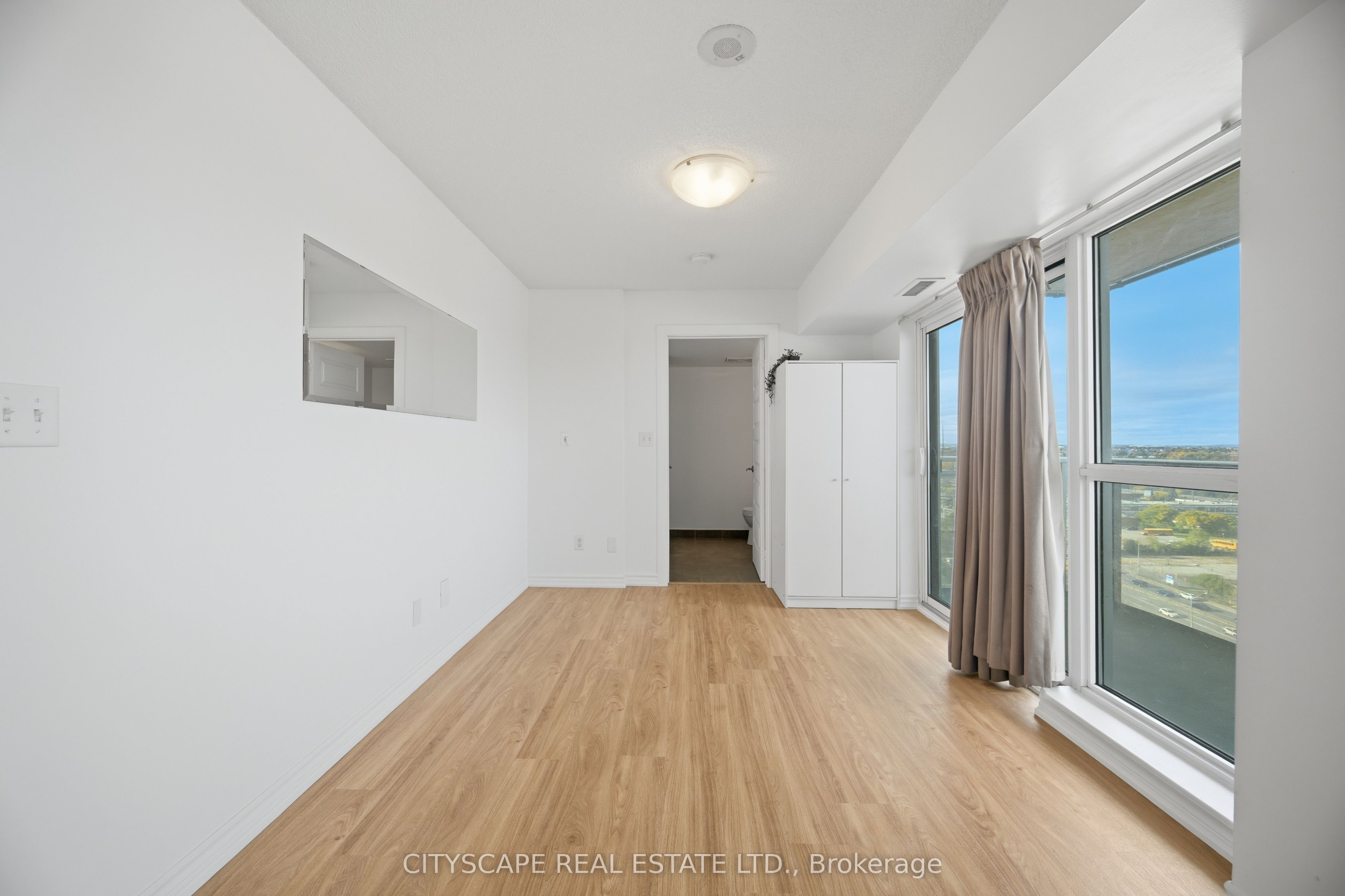 215 Queen Street E 1601 Property Photo 16
