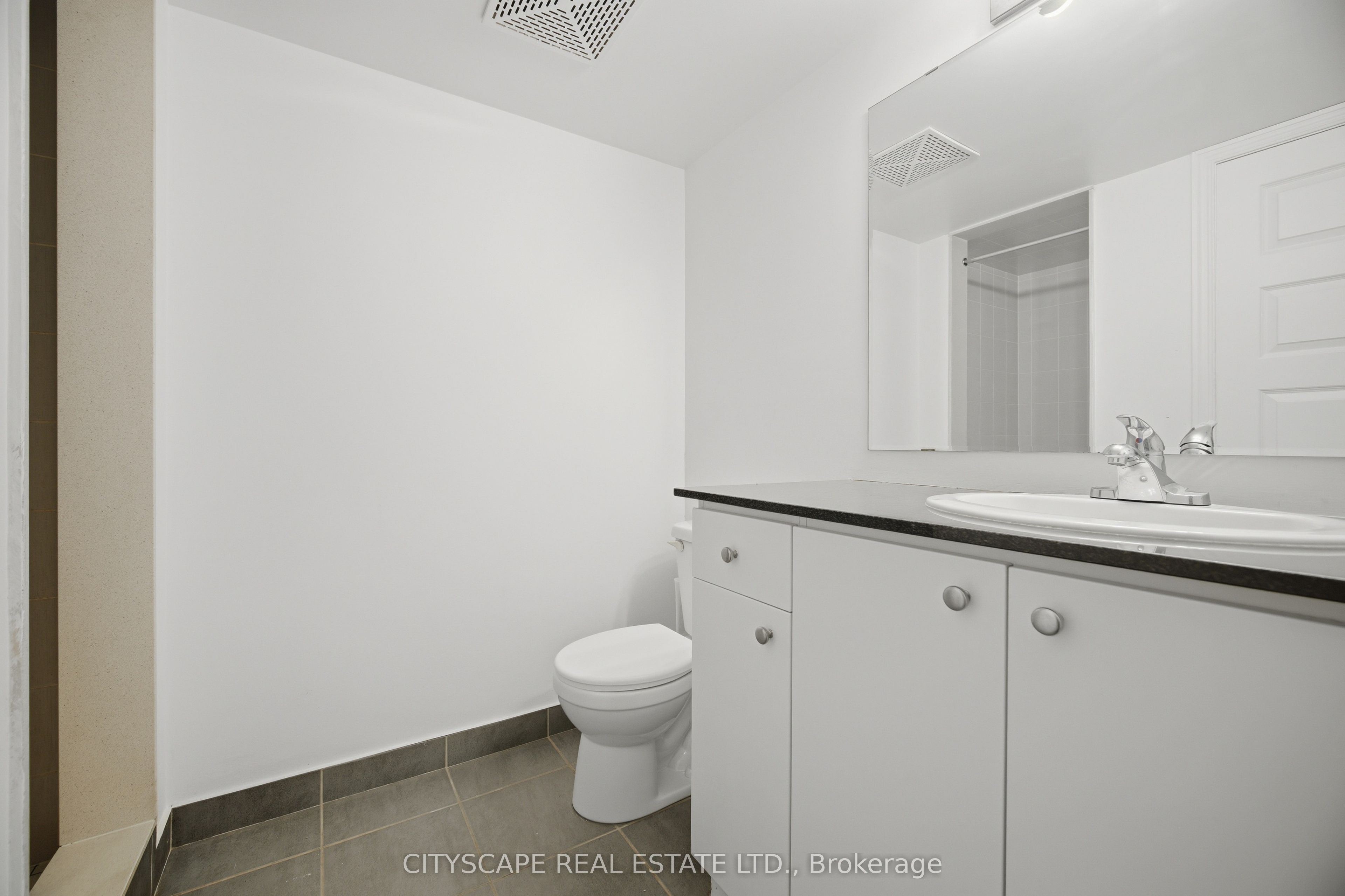 215 Queen Street E 1601 Property Photo 19