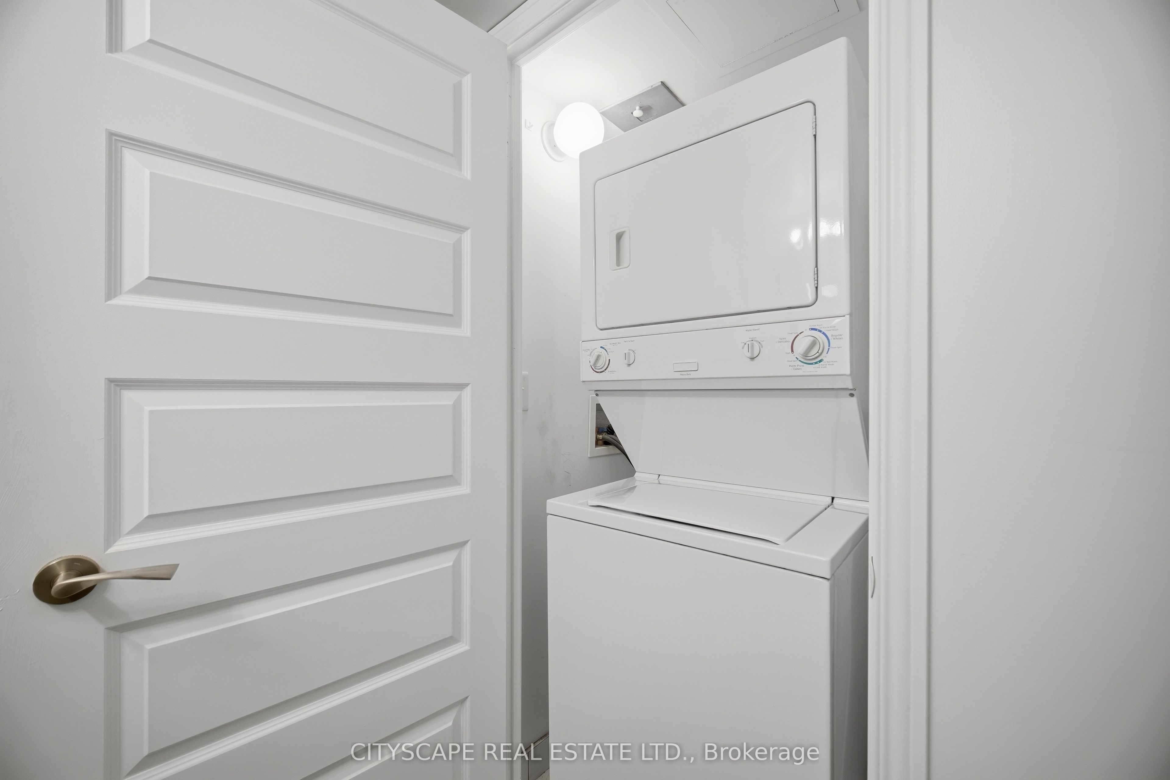 215 Queen Street E 1601 Property Photo 21