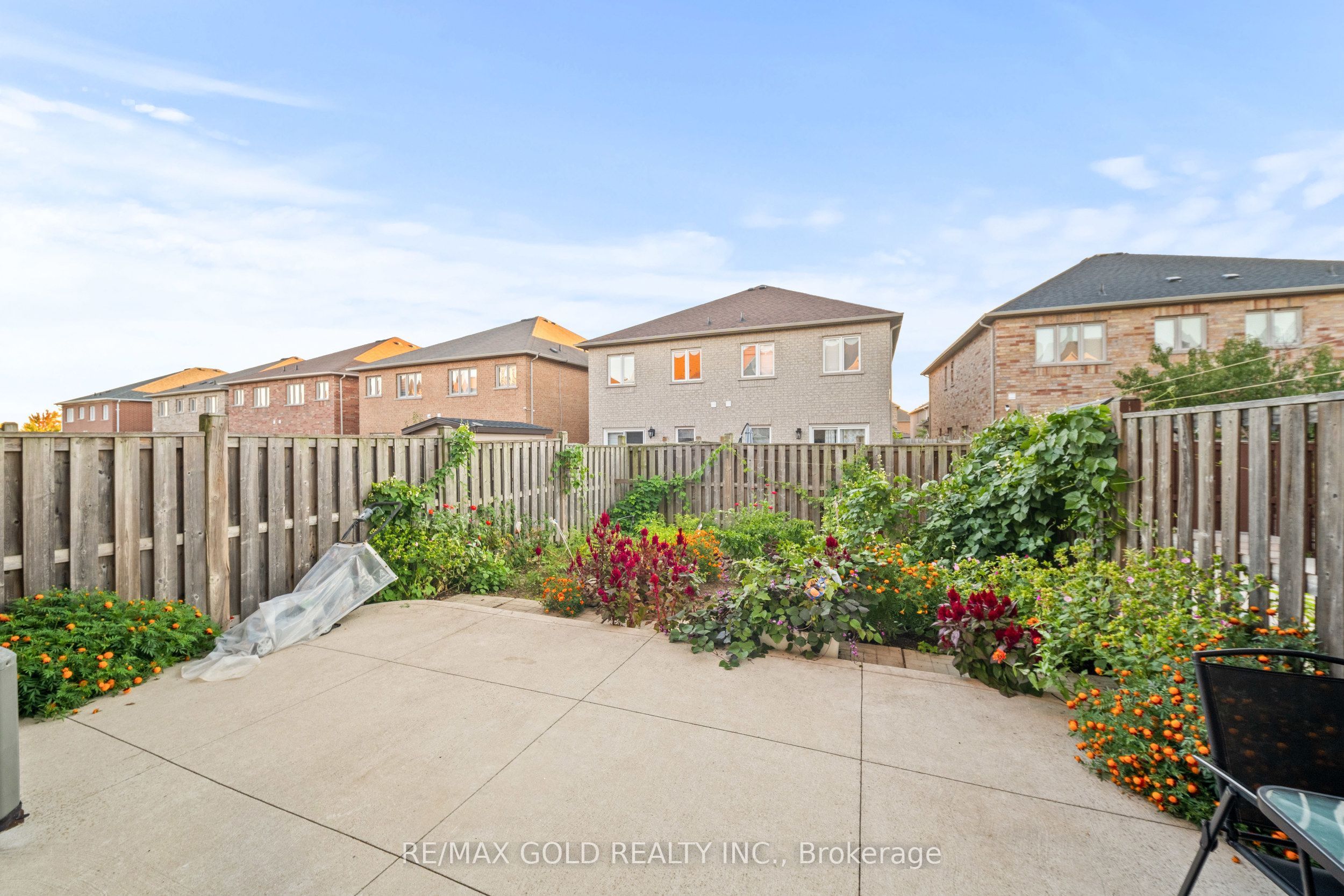 107 Crystalview Crescent Property Photo 18