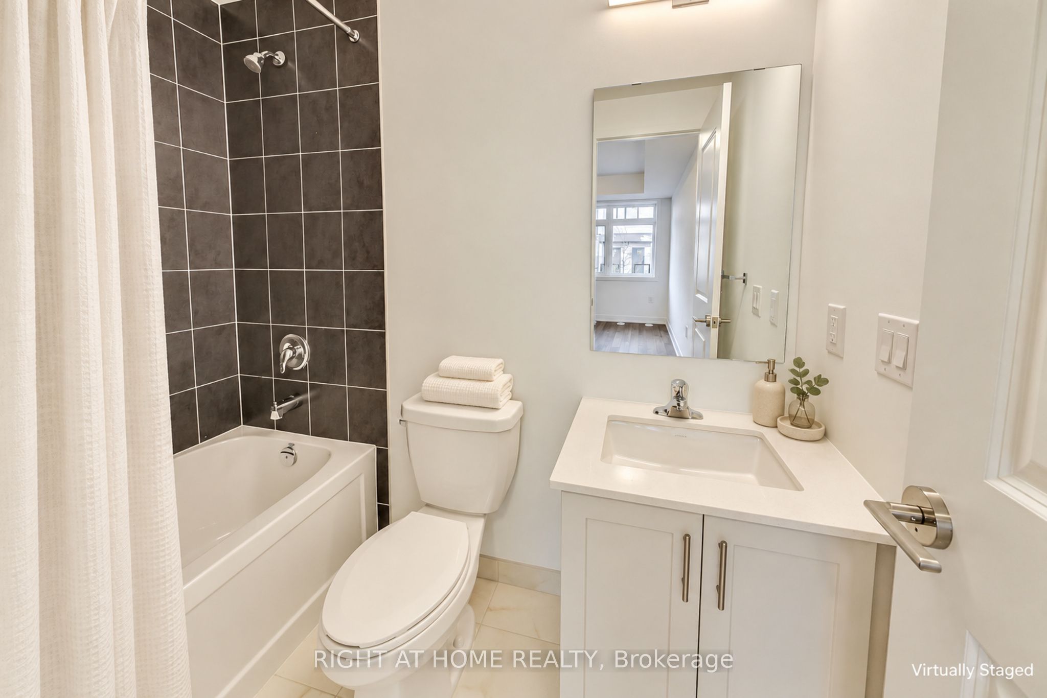 1095 Douglas Mccurdy Drive 156 Property Photo 12