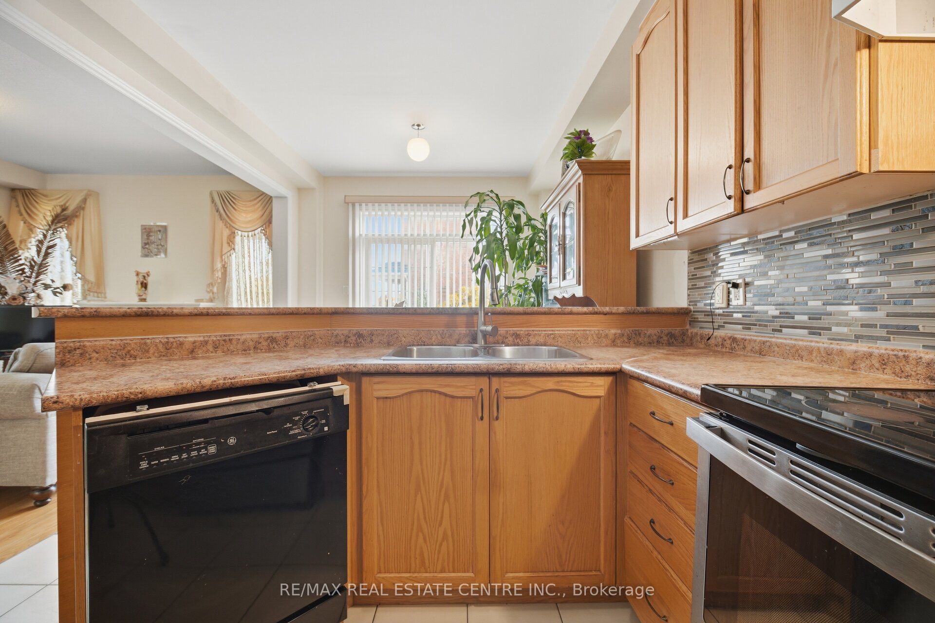 65 Connolly Crescent Property Photo 14