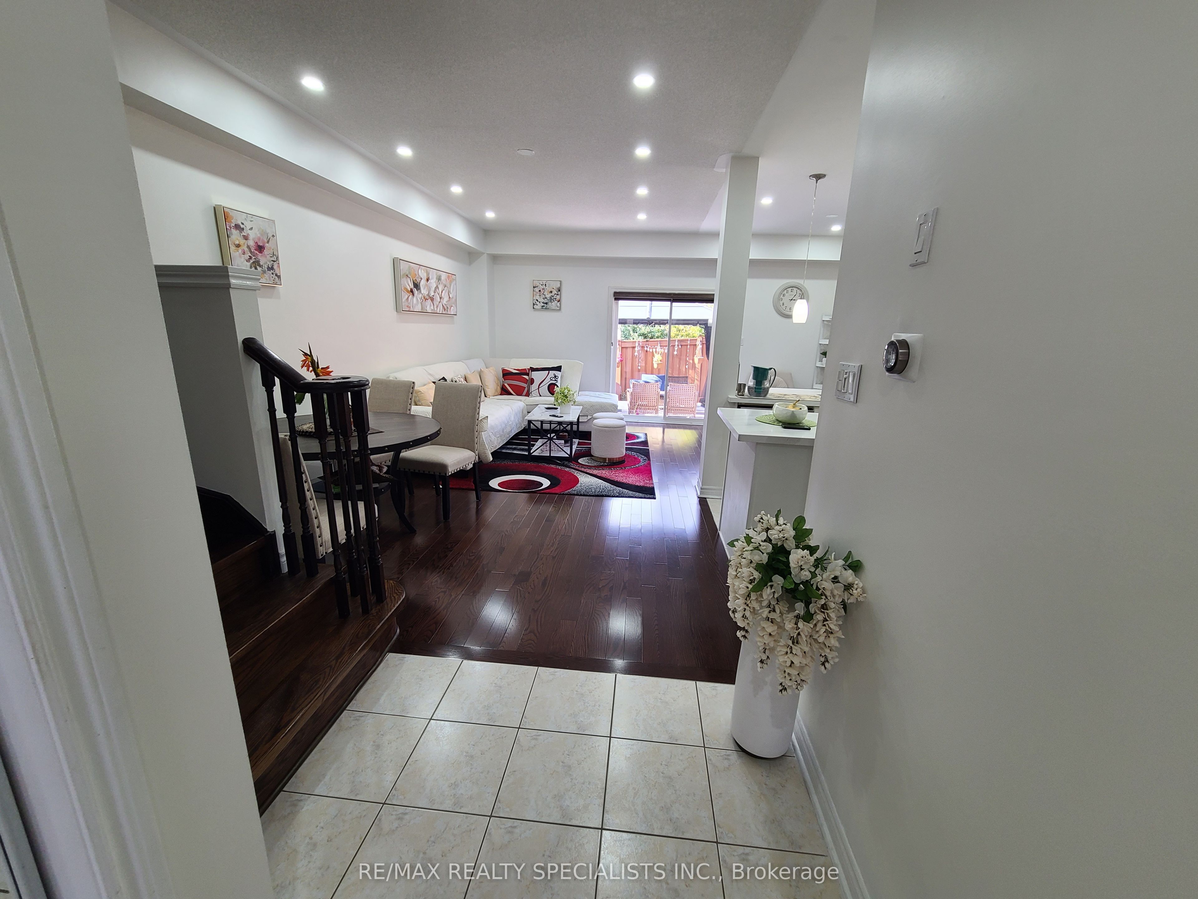 360 Hobbs Crescent Property Photo 7