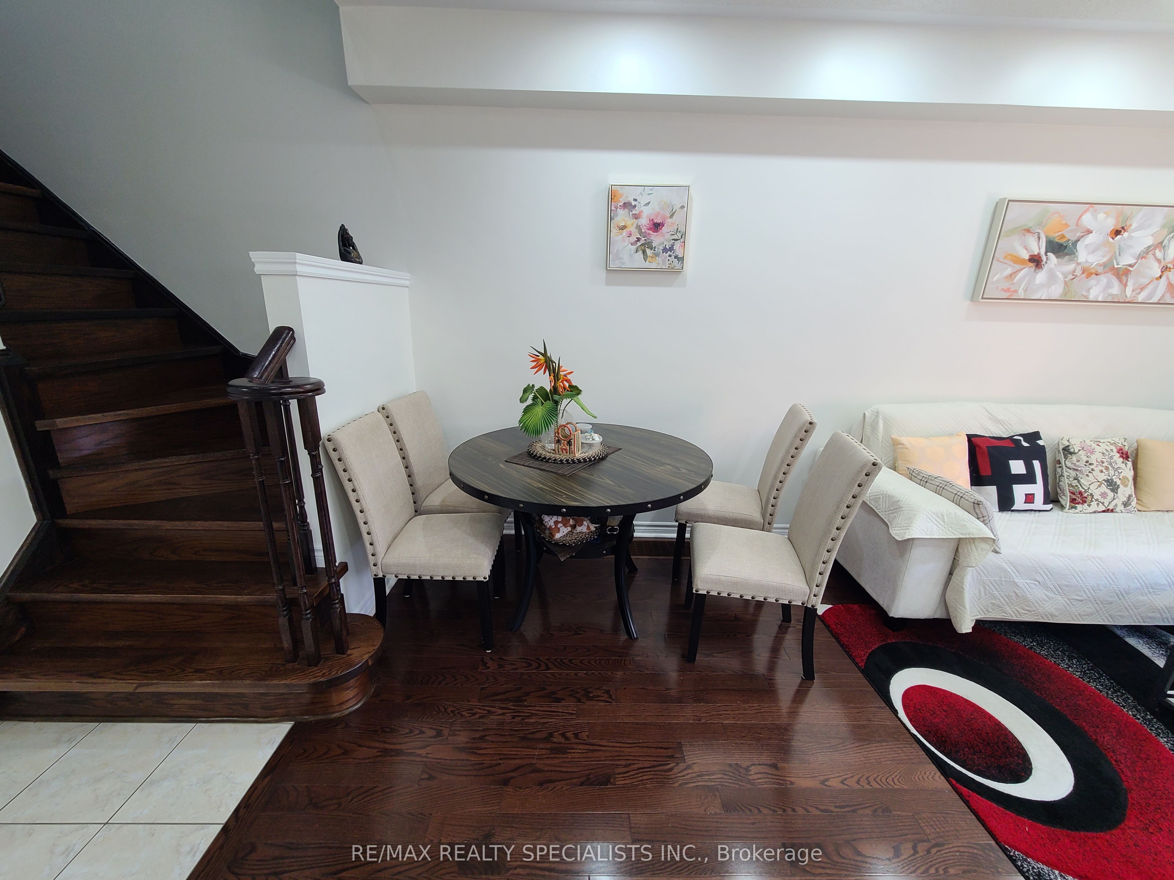 360 Hobbs Crescent Property Photo 8