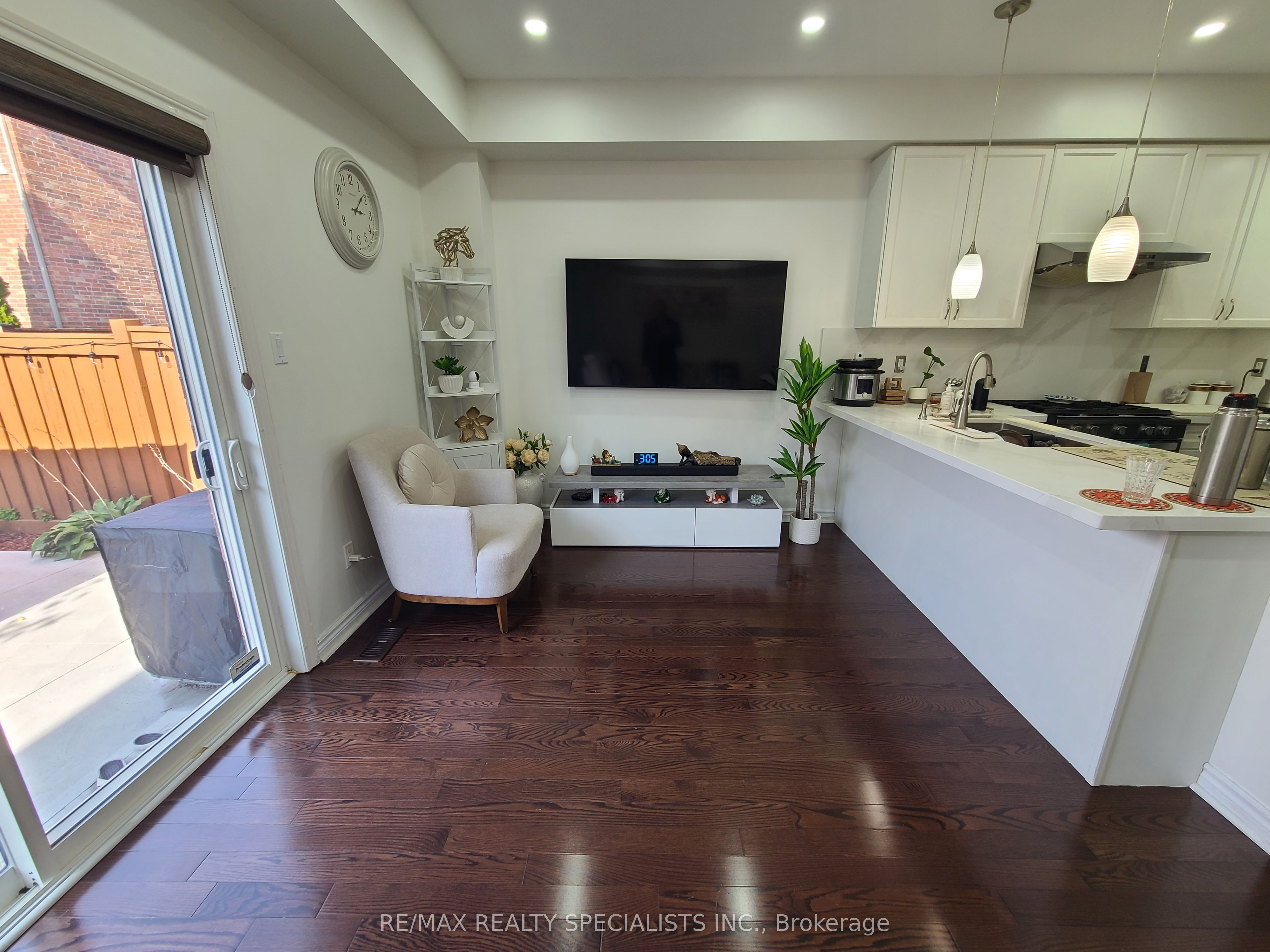 360 Hobbs Crescent Property Photo 10
