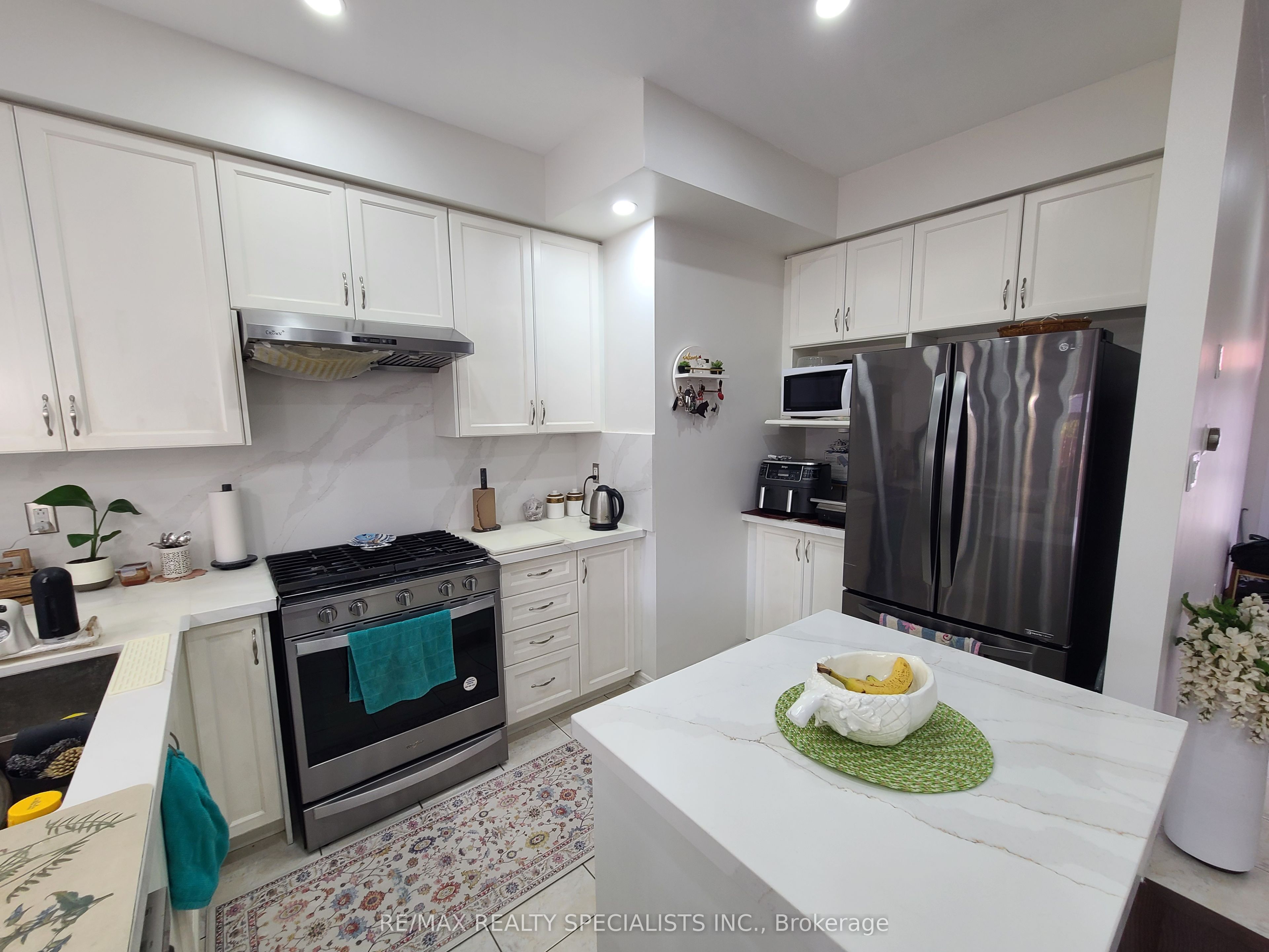 360 Hobbs Crescent Property Photo 13