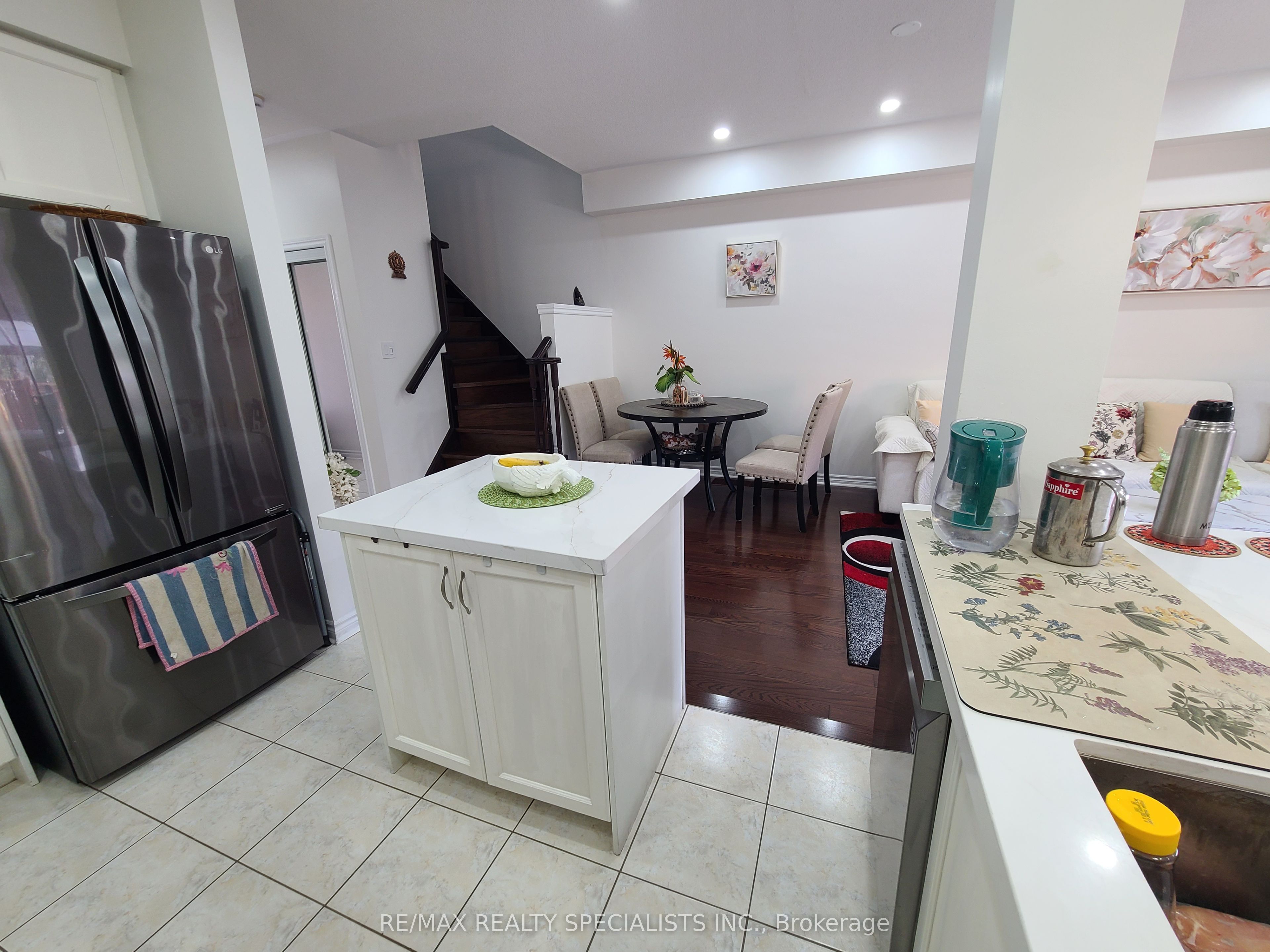 360 Hobbs Crescent Property Photo 16