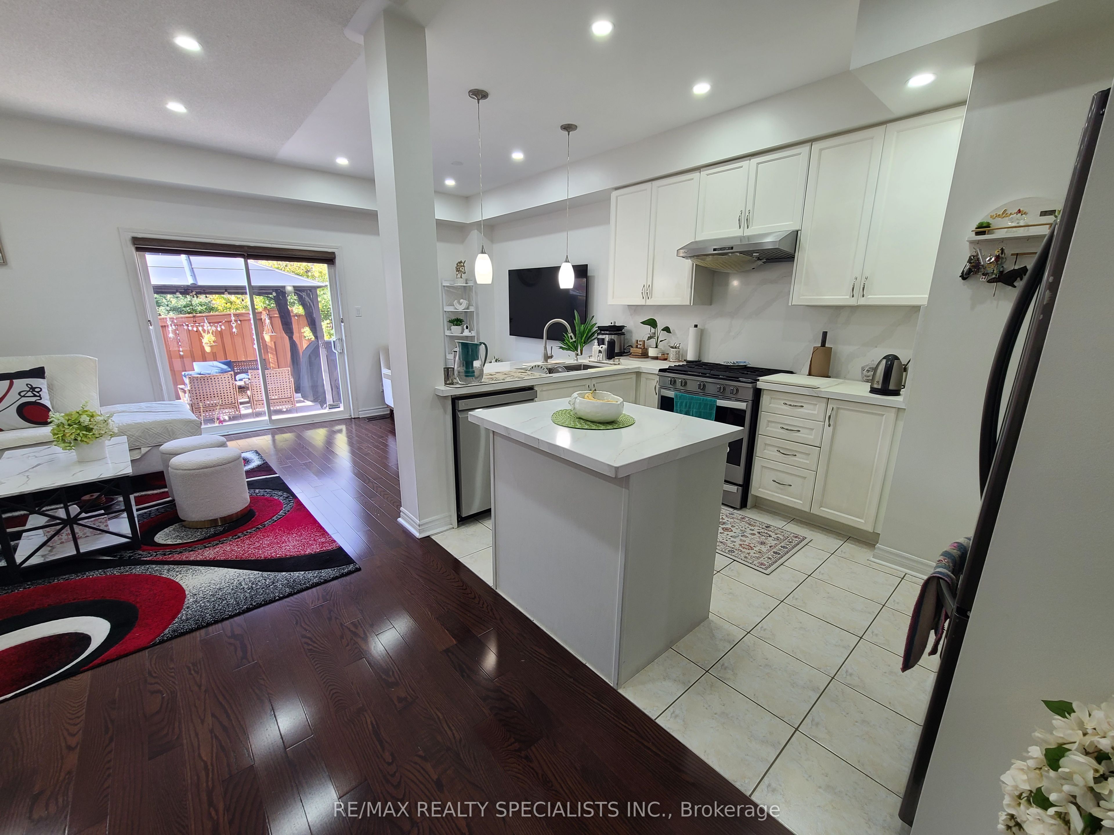 360 Hobbs Crescent Property Photo 17