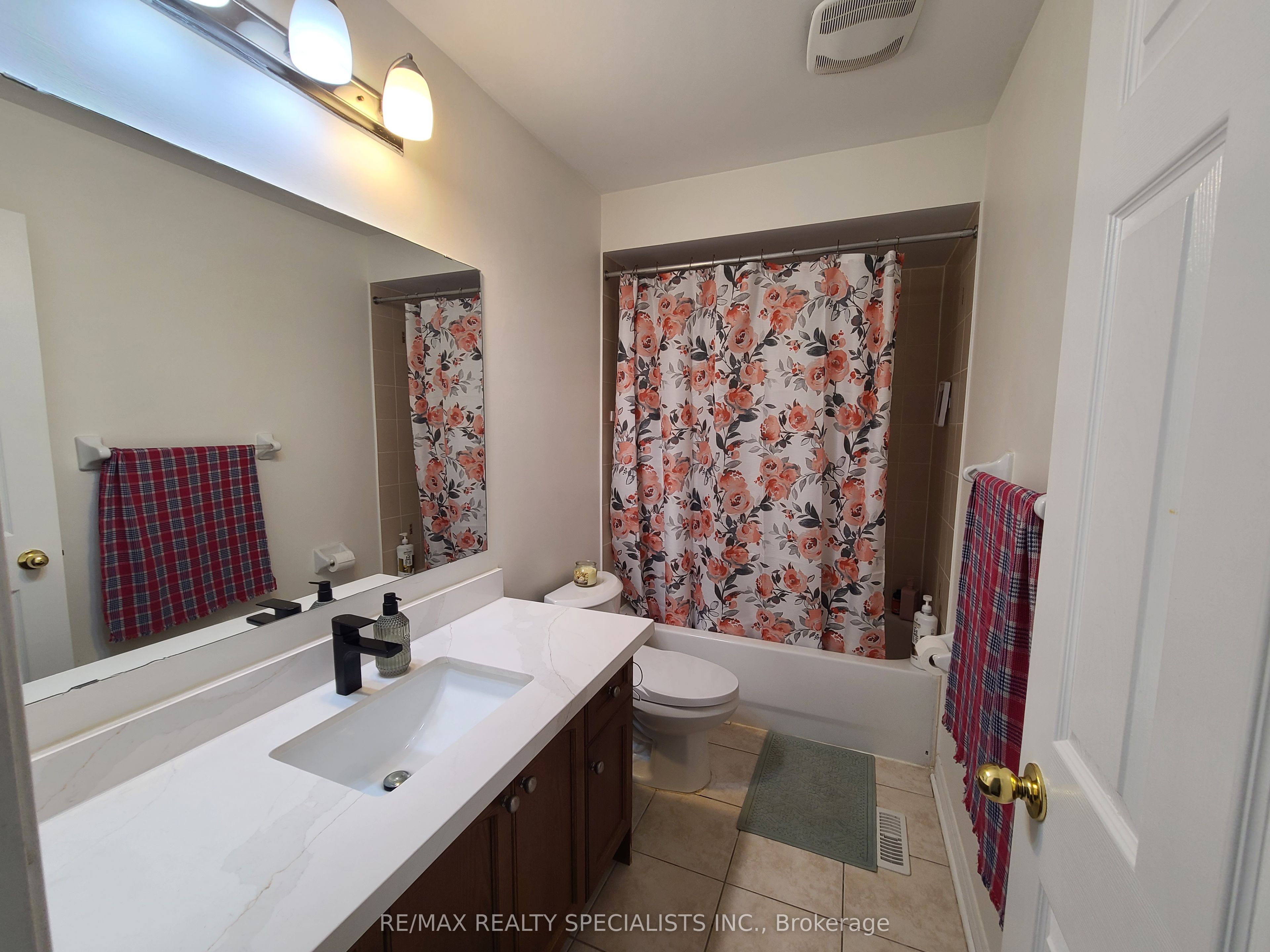 360 Hobbs Crescent Property Photo 24