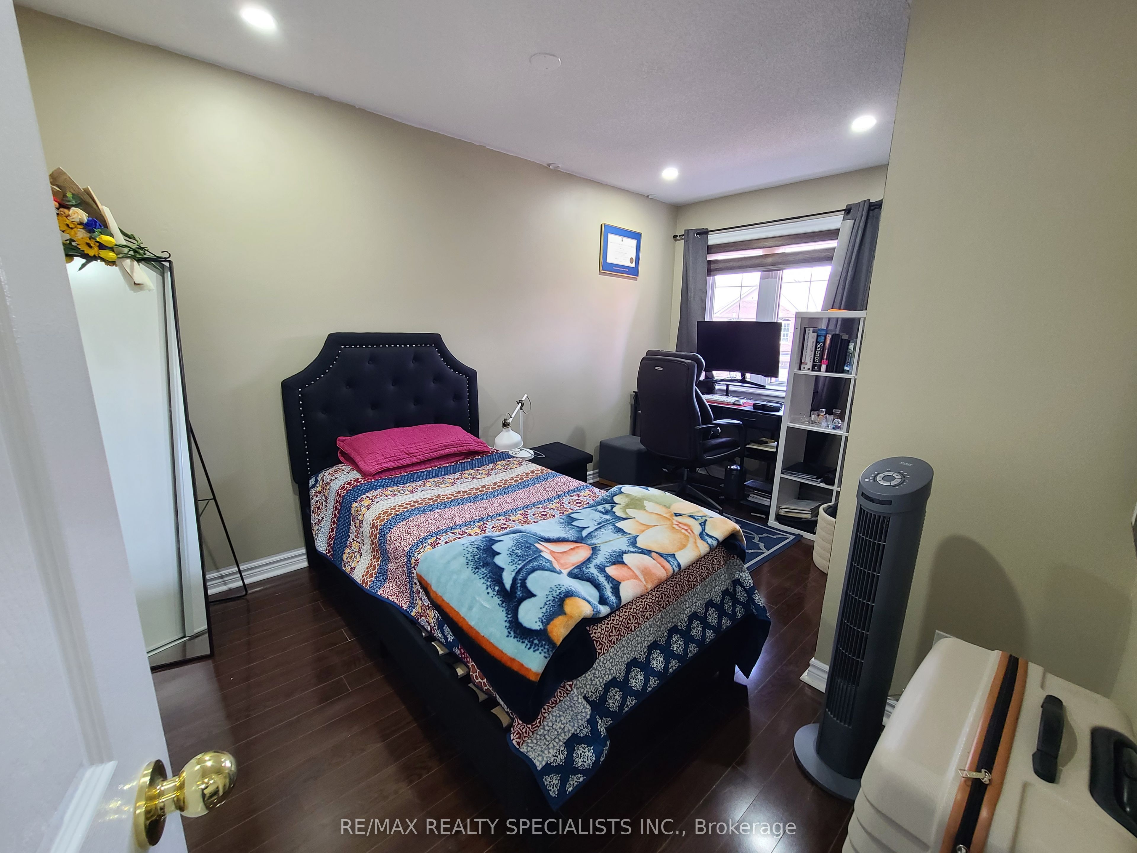 360 Hobbs Crescent Property Photo 28