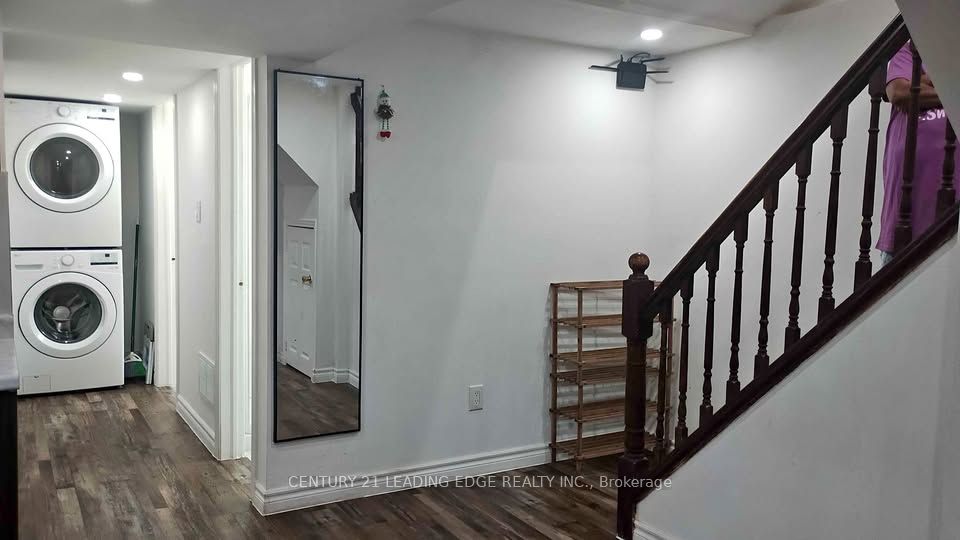 8 Morton Way BSMT Property Photo 1