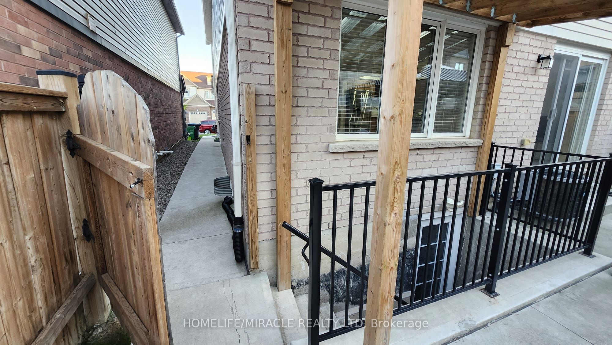 92 Stedford Crescent Property Photo 2