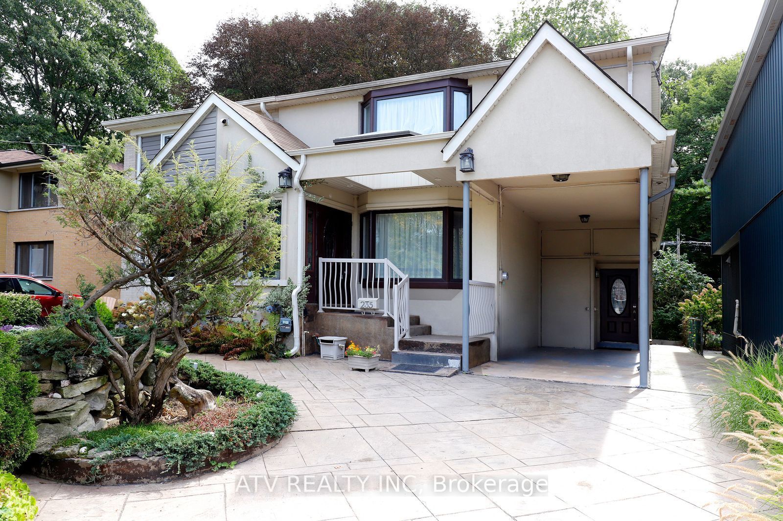 235 St Mark's Road Property Photo 2