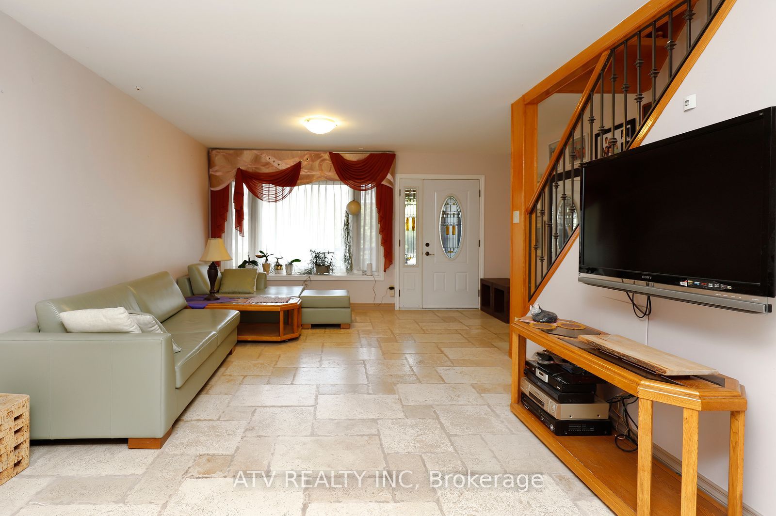 235 St Mark's Road Property Photo 8