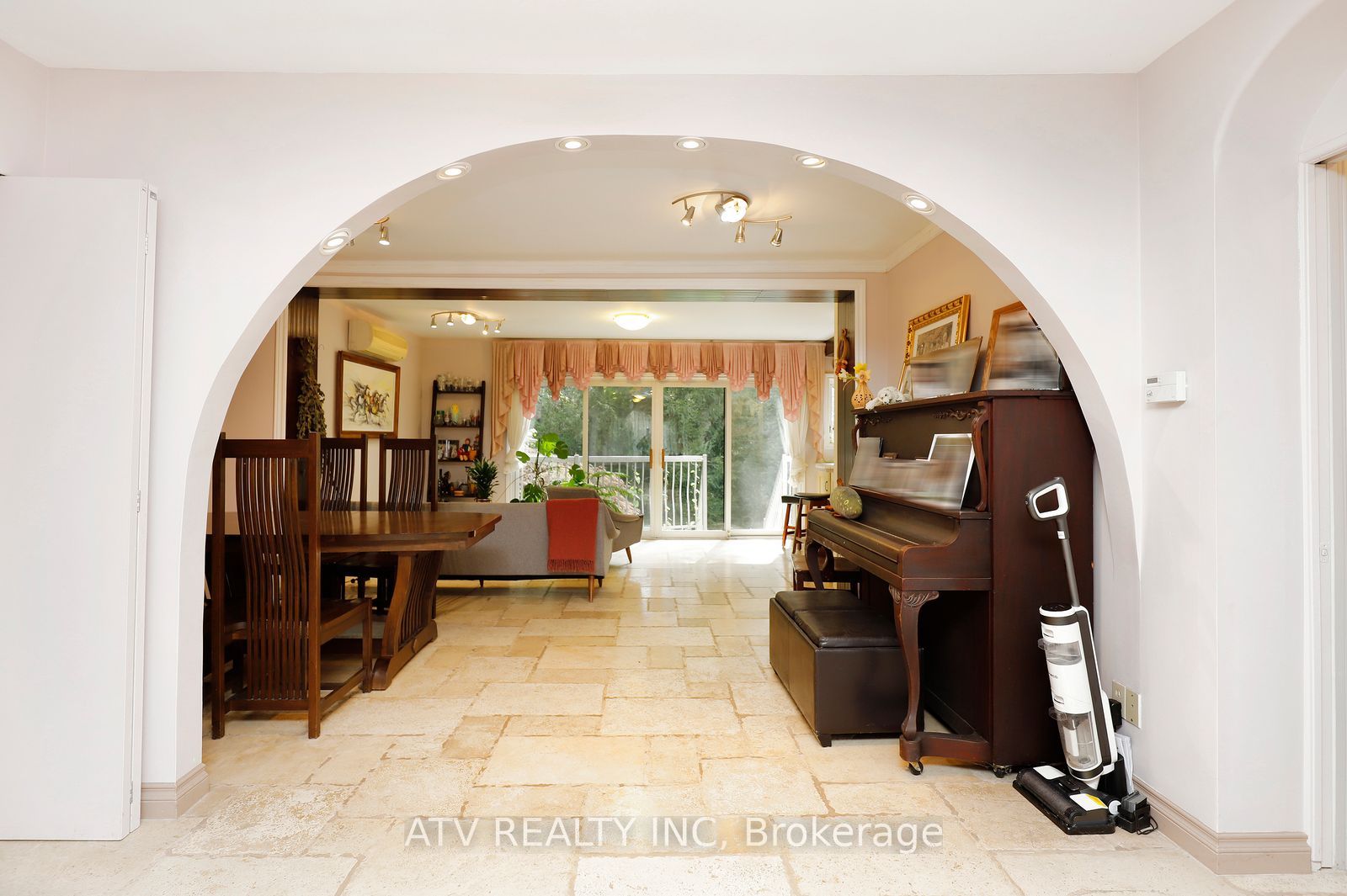 235 St Mark's Road Property Photo 10