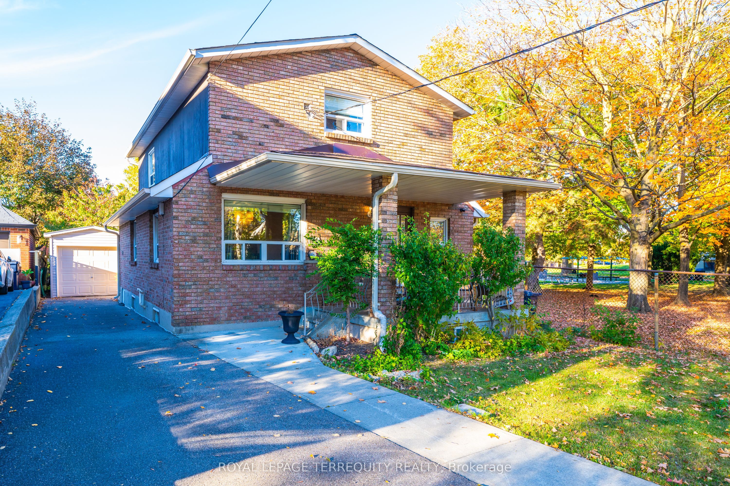 1052 Glengrove Avenue Property Photo 1