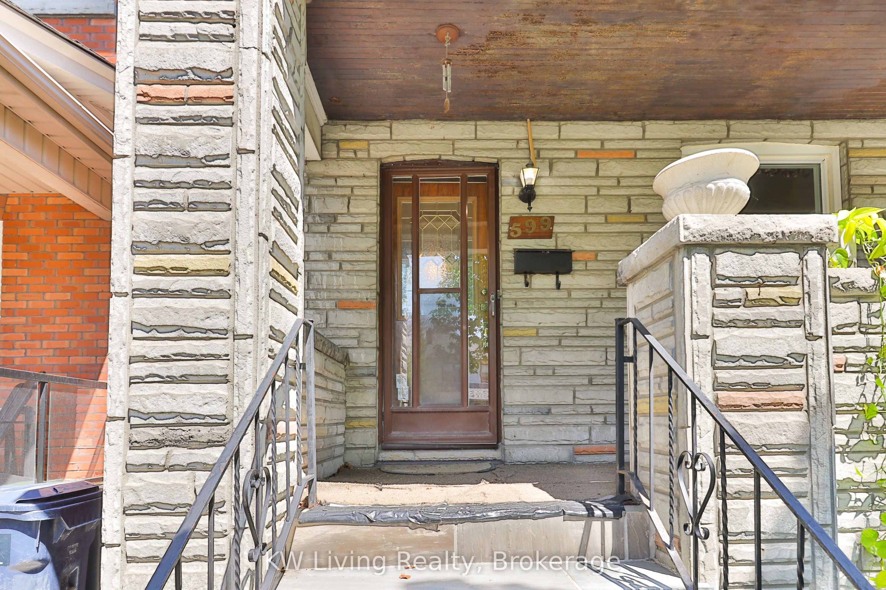 599 Durie Street Property Photo 2