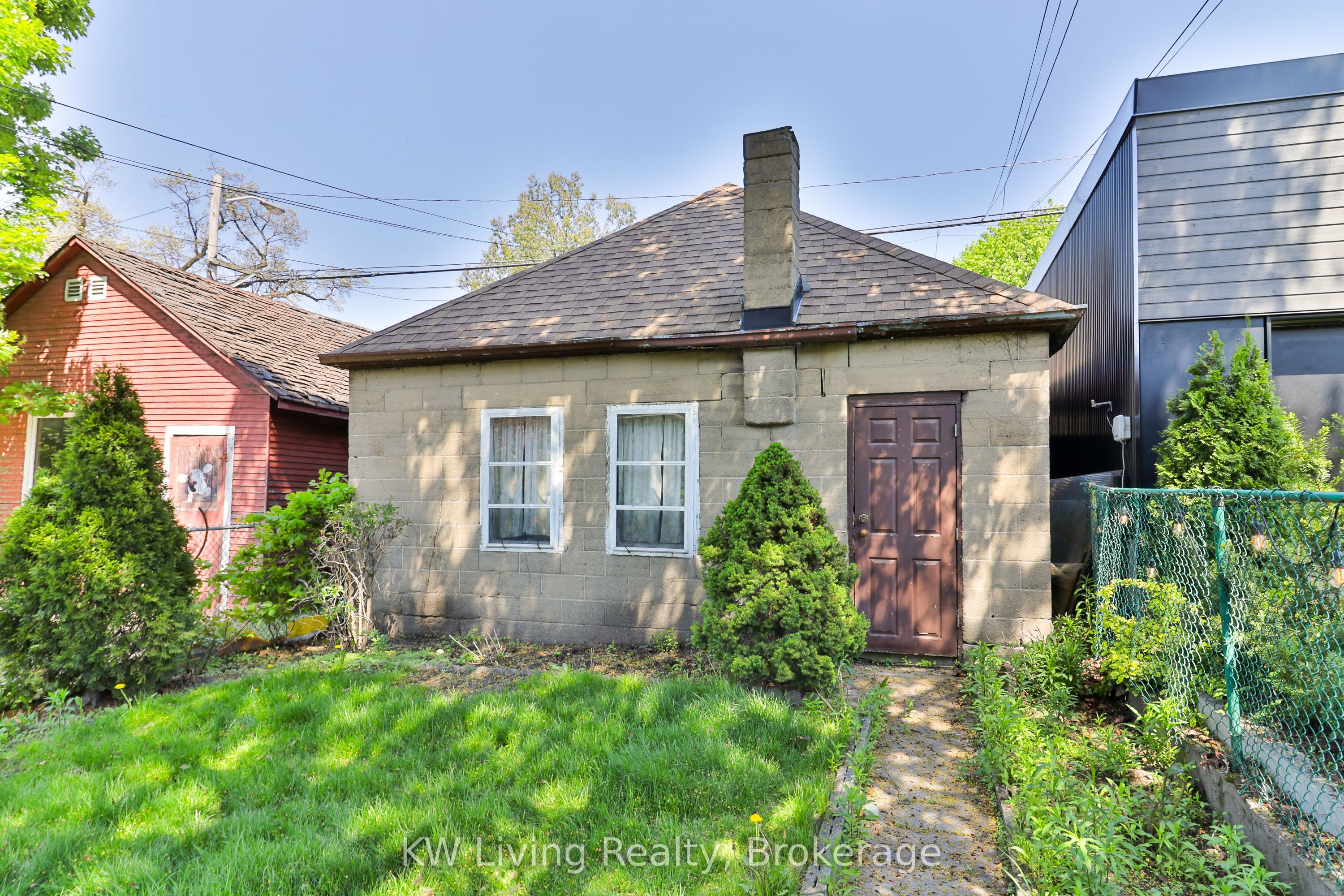 599 Durie Street Property Photo 6