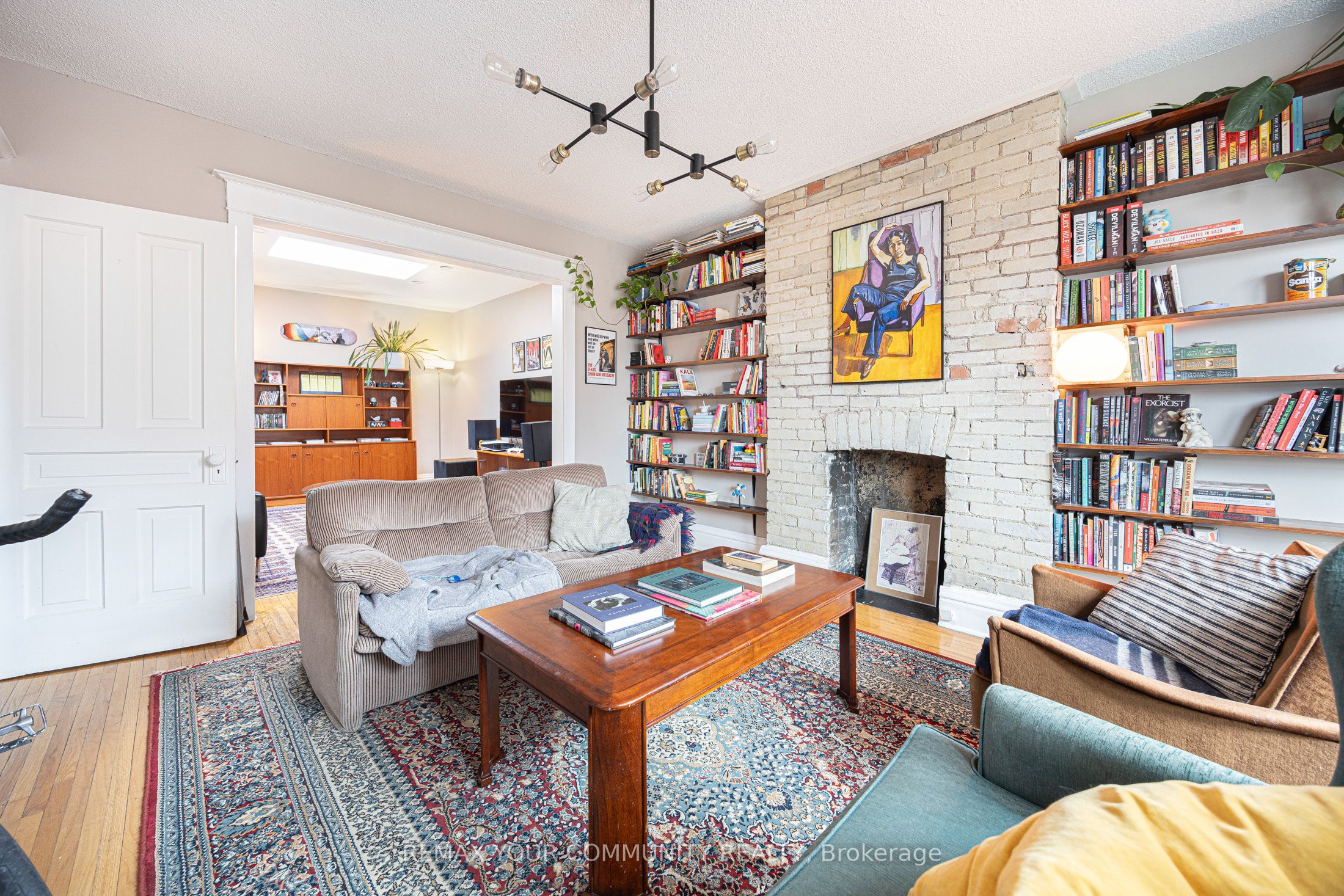 151 Roncesvalles Avenue Property Photo 4
