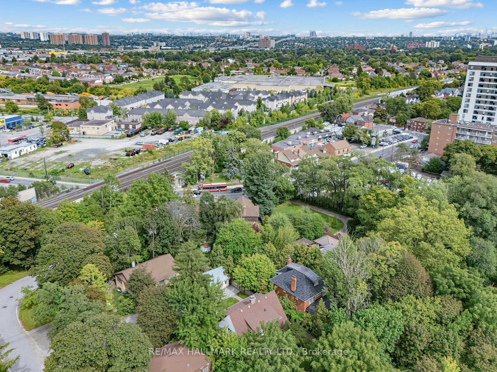 7 Humberview Crescent Property Photo 2