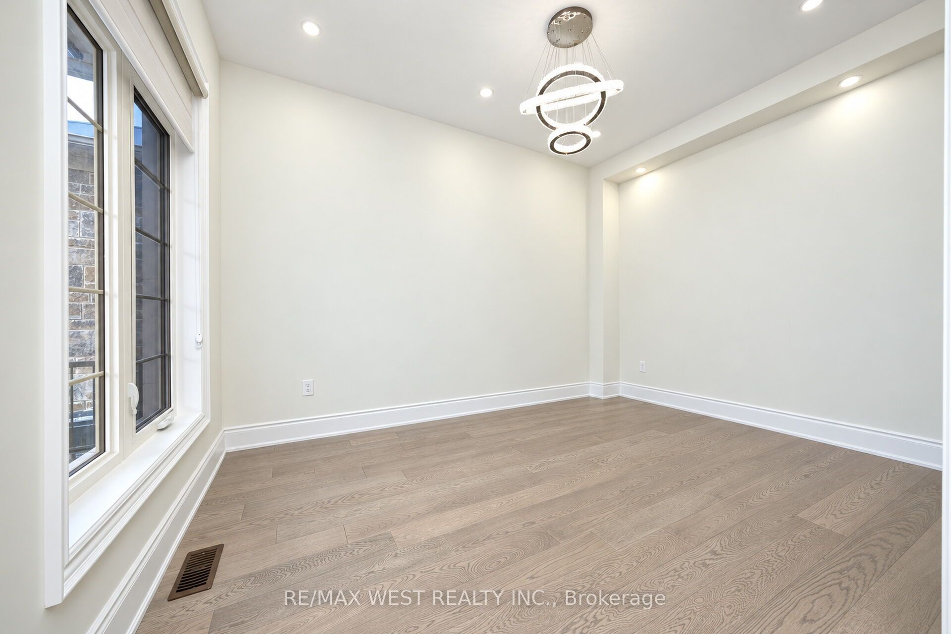89 Clockwork Drive Property Photo 6