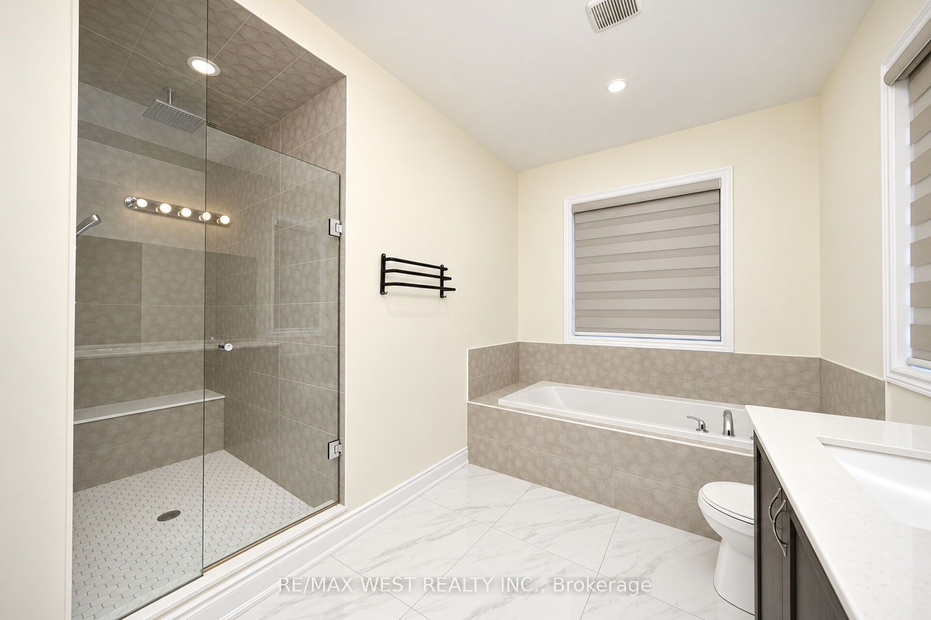 89 Clockwork Drive Property Photo 39