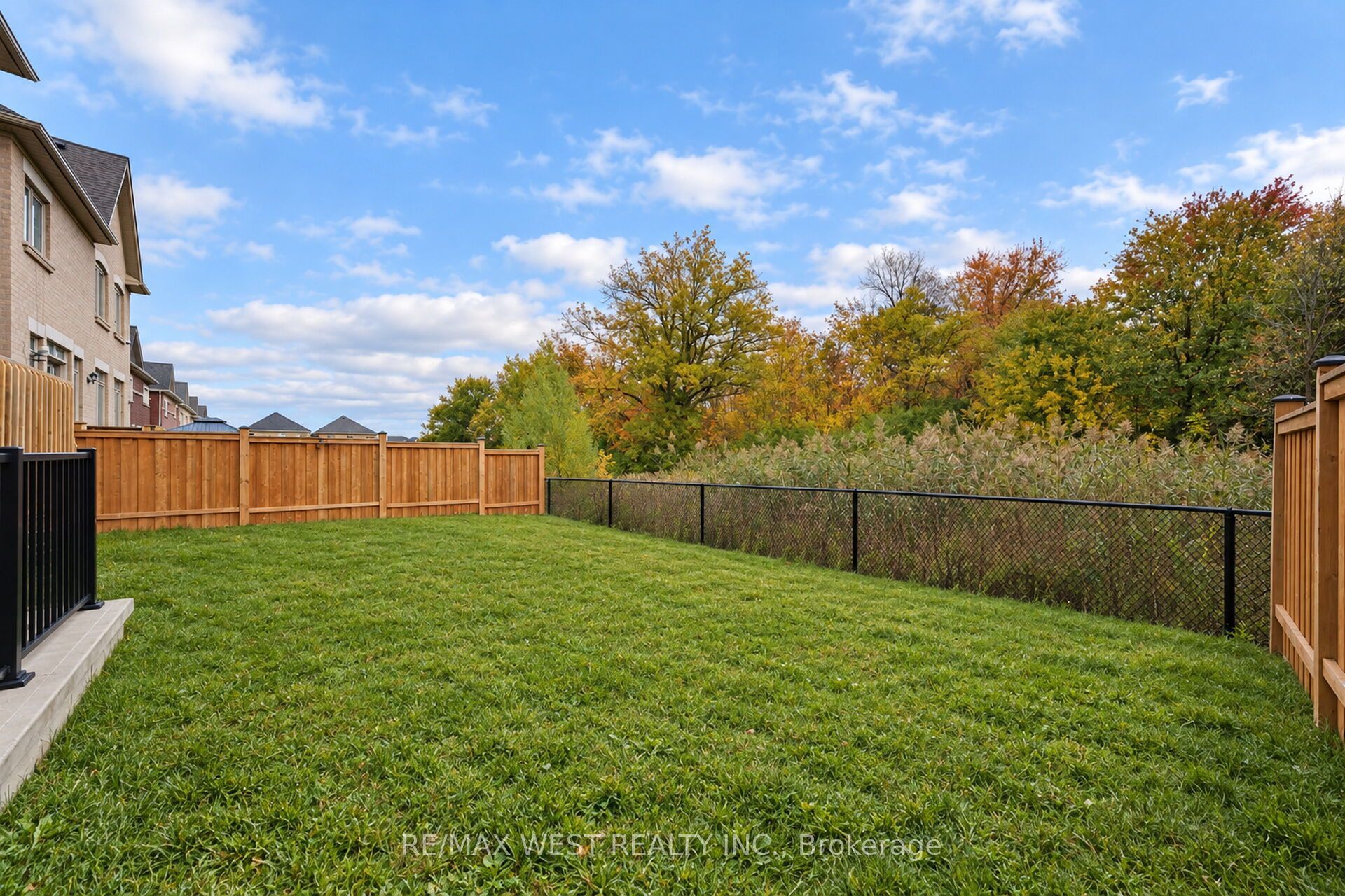 89 Clockwork Drive Property Photo 43