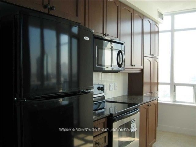 80 Absolute Avenue 1409 Property Photo 3